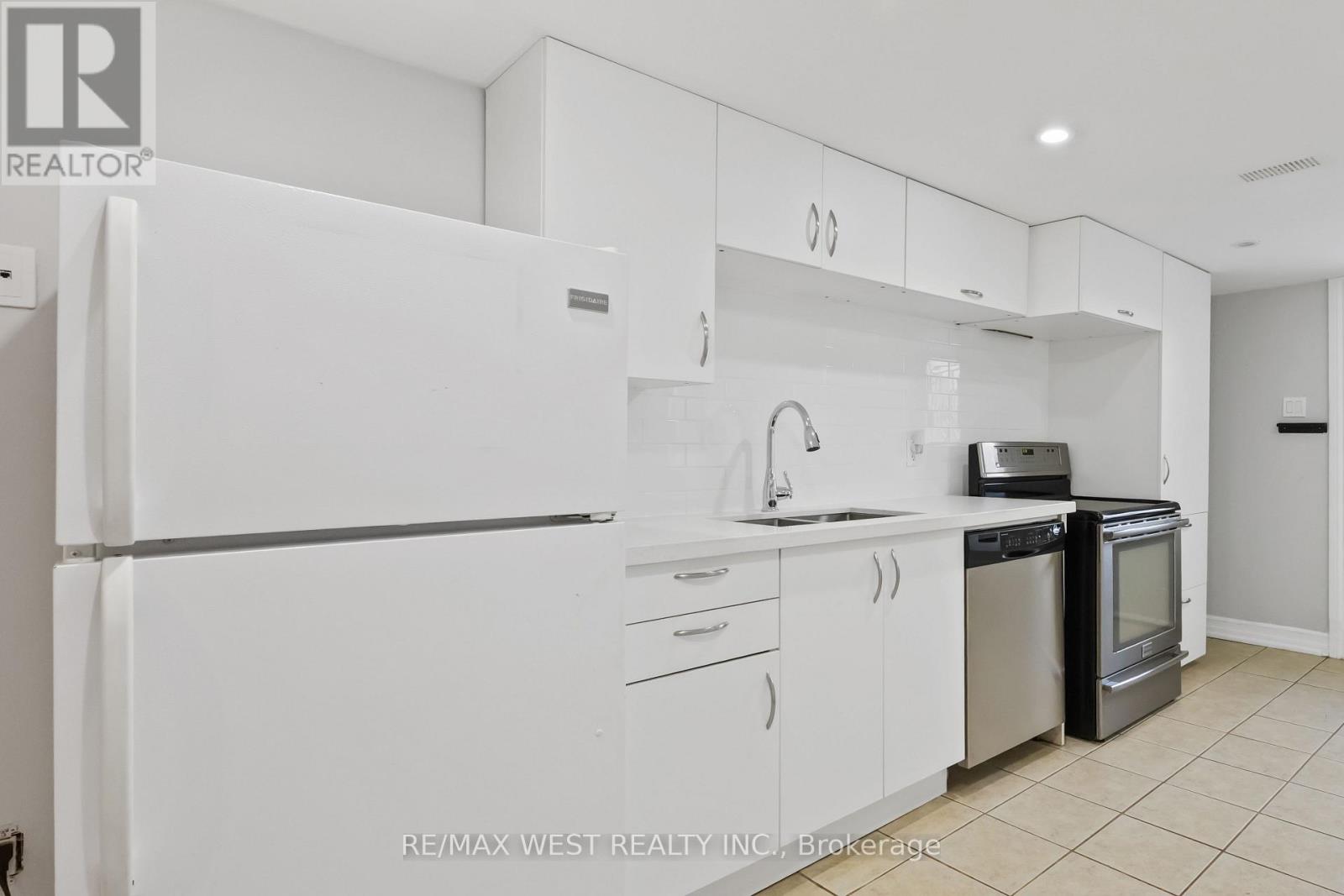 Lower Level - 2440 King Road, King, Ontario  L7B 1J7 - Photo 10 - N12729928