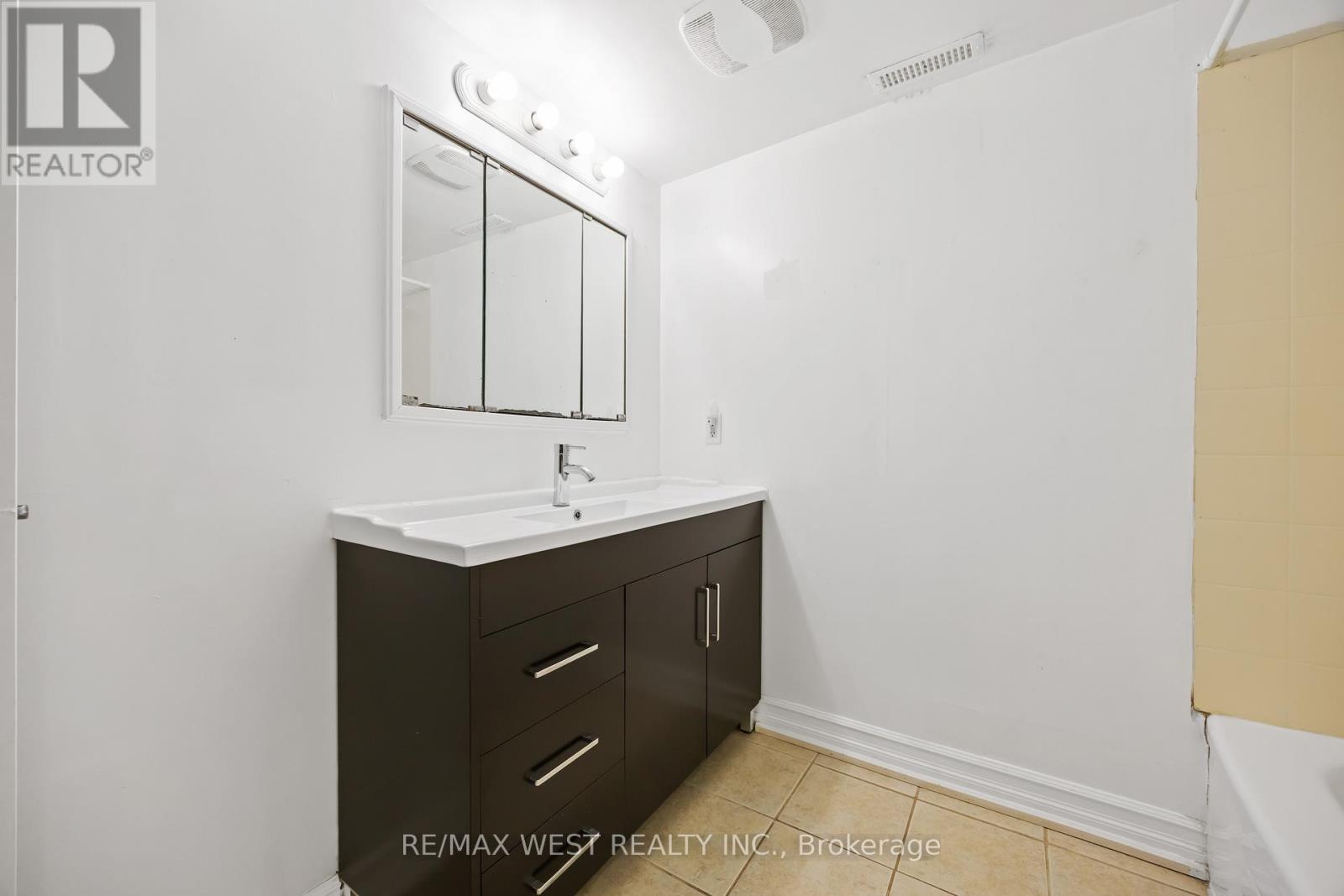 Lower Level - 2440 King Road, King, Ontario  L7B 1J7 - Photo 14 - N12729928