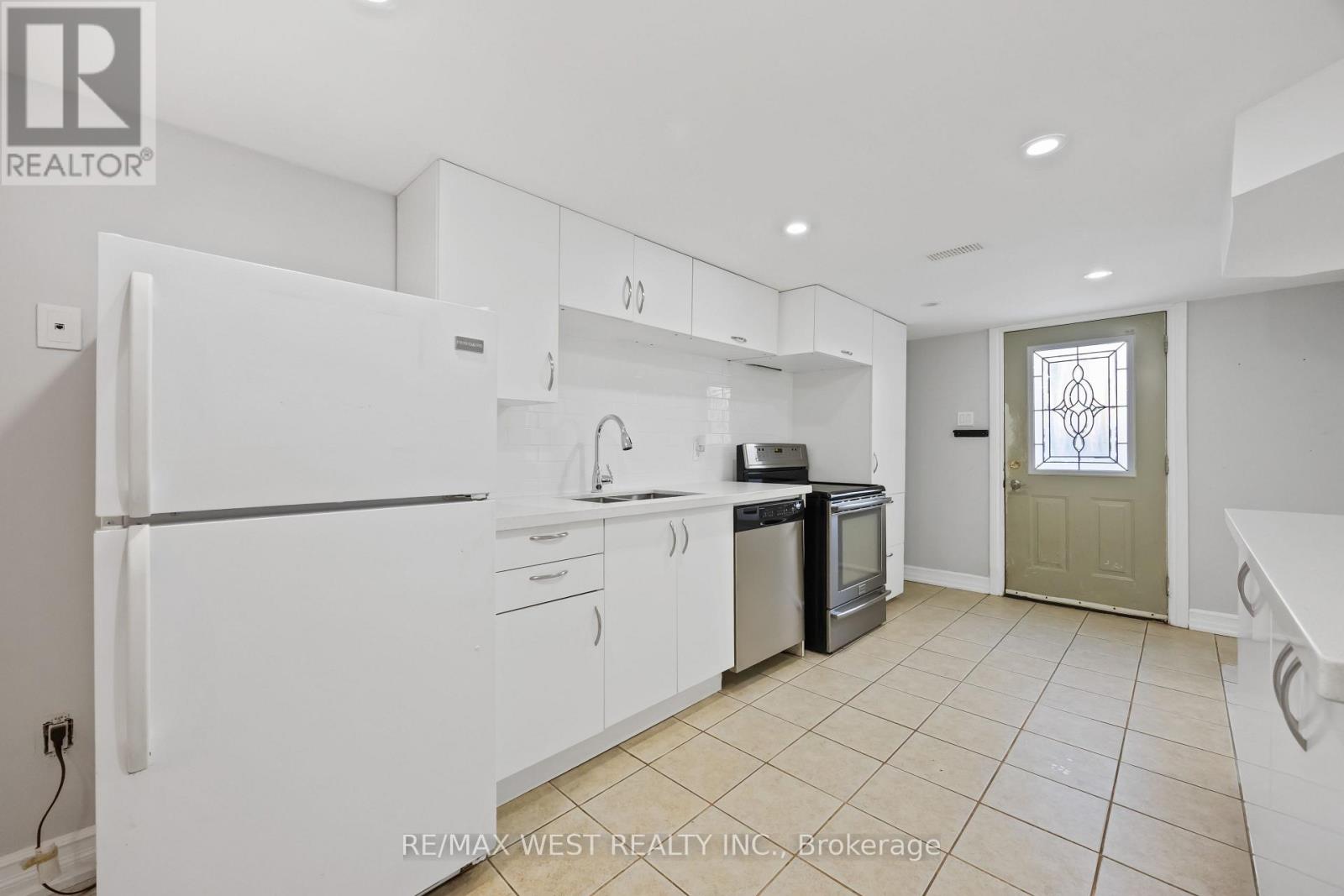 Lower Level - 2440 King Road, King, Ontario  L7B 1J7 - Photo 8 - N12729928