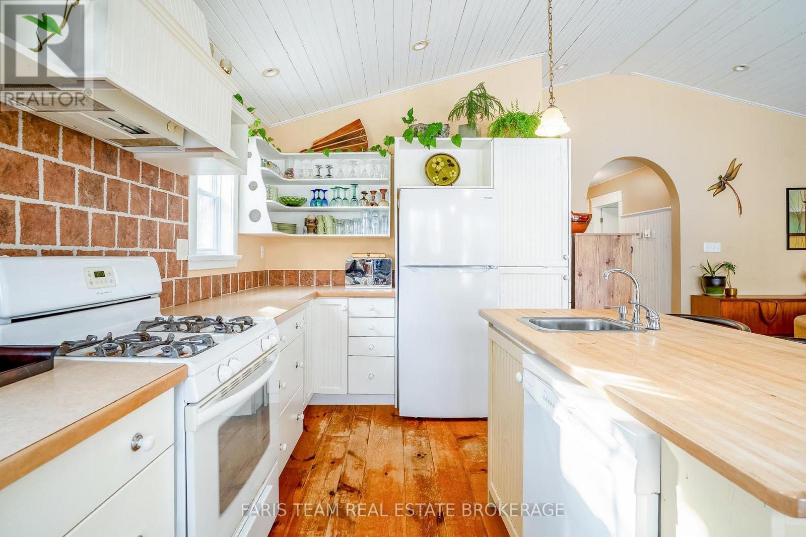 51 61st Street S, Wasaga Beach, Ontario  L9Z 1W1 - Photo 11 - S12729922