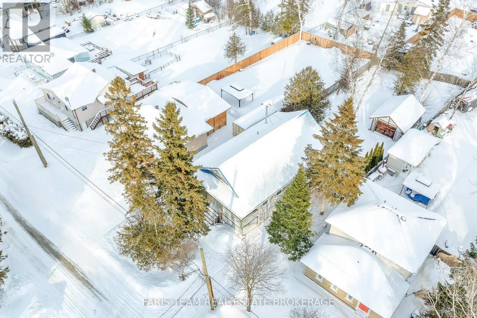 51 61st Street S, Wasaga Beach, Ontario  L9Z 1W1 - Photo 2 - S12729922