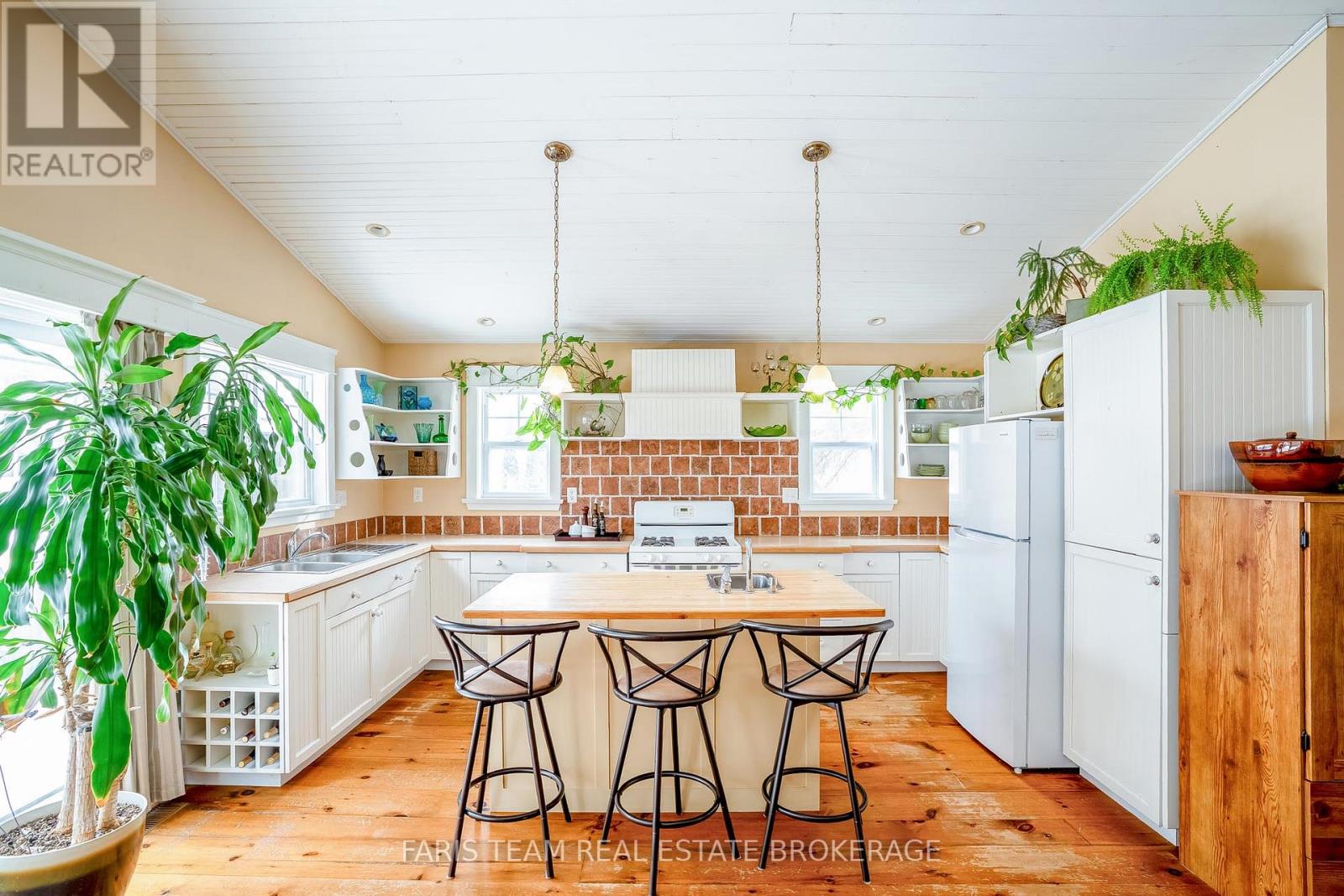 51 61st Street S, Wasaga Beach, Ontario  L9Z 1W1 - Photo 5 - S12729922