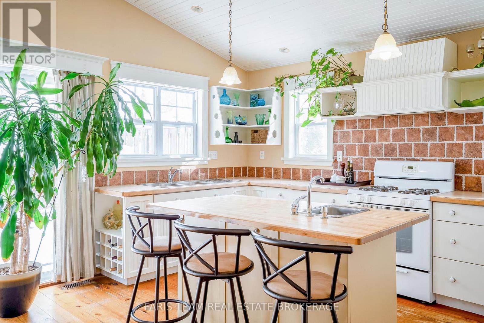 51 61st Street S, Wasaga Beach, Ontario  L9Z 1W1 - Photo 6 - S12729922