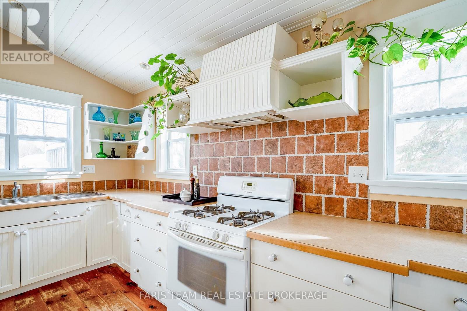 51 61st Street S, Wasaga Beach, Ontario  L9Z 1W1 - Photo 7 - S12729922