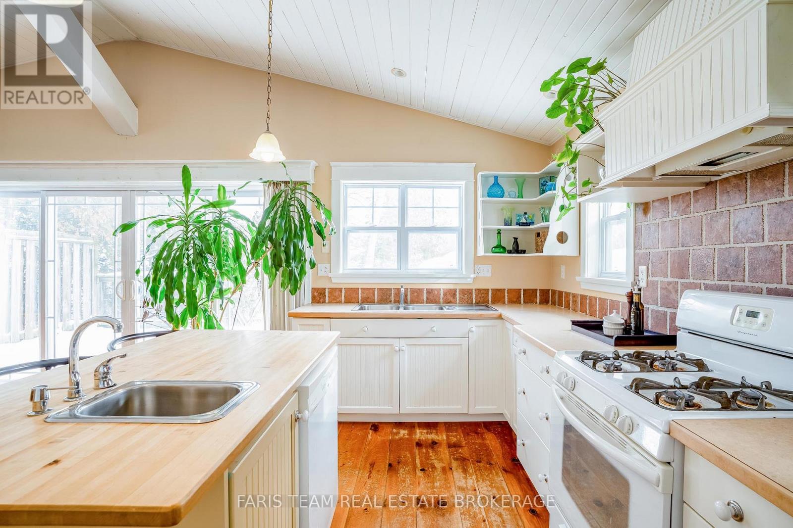 51 61st Street S, Wasaga Beach, Ontario  L9Z 1W1 - Photo 8 - S12729922