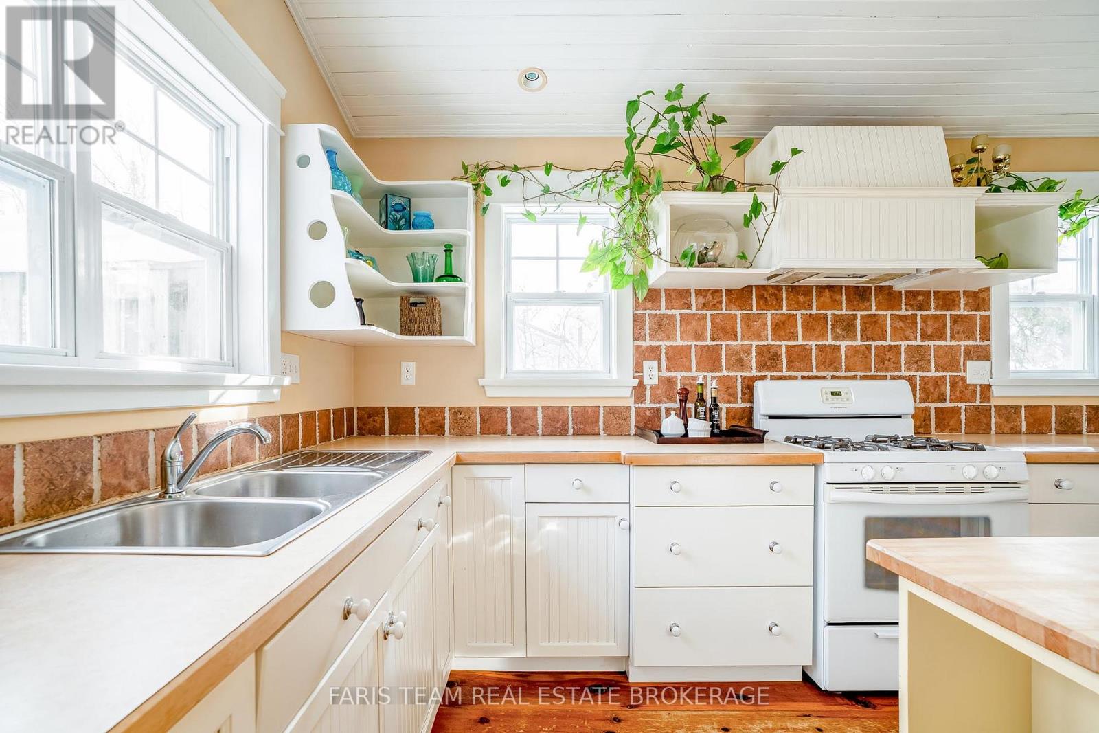 51 61st Street S, Wasaga Beach, Ontario  L9Z 1W1 - Photo 9 - S12729922