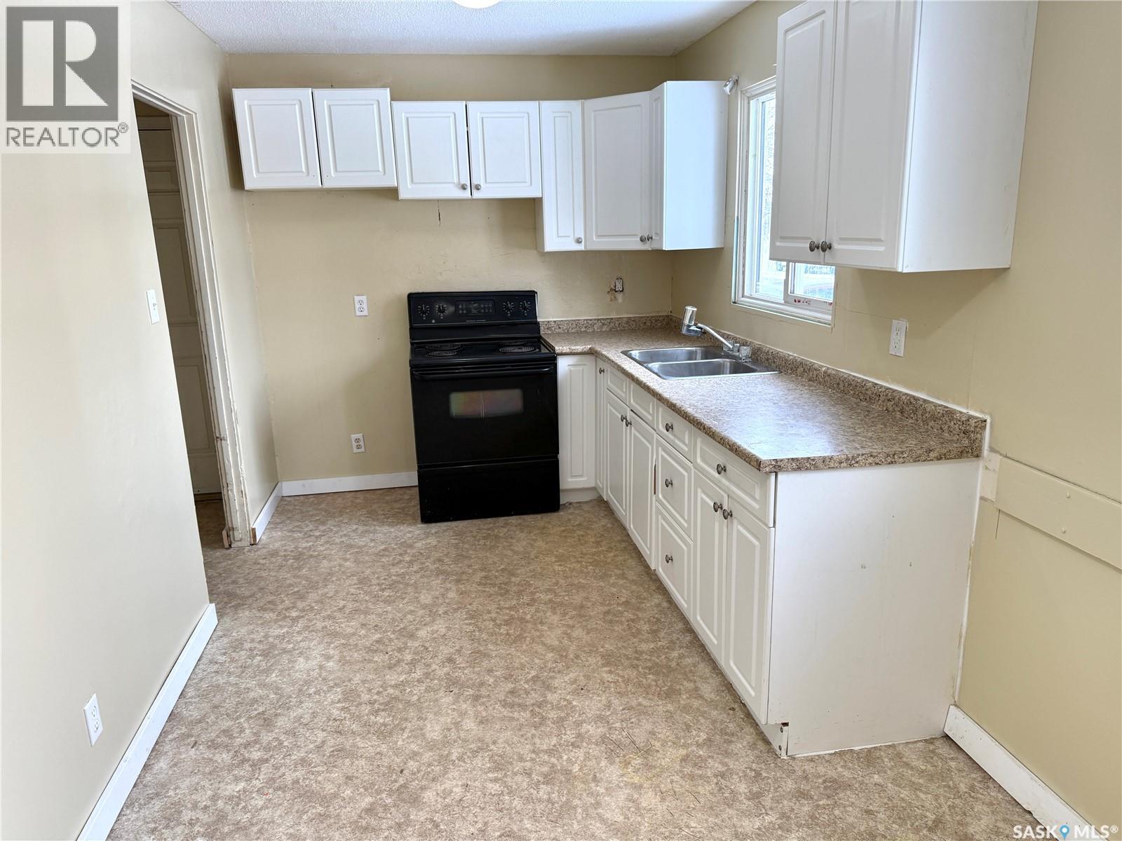 1452 111th Street, North Battleford, Saskatchewan  S9A 2K6 - Photo 2 - SK026455