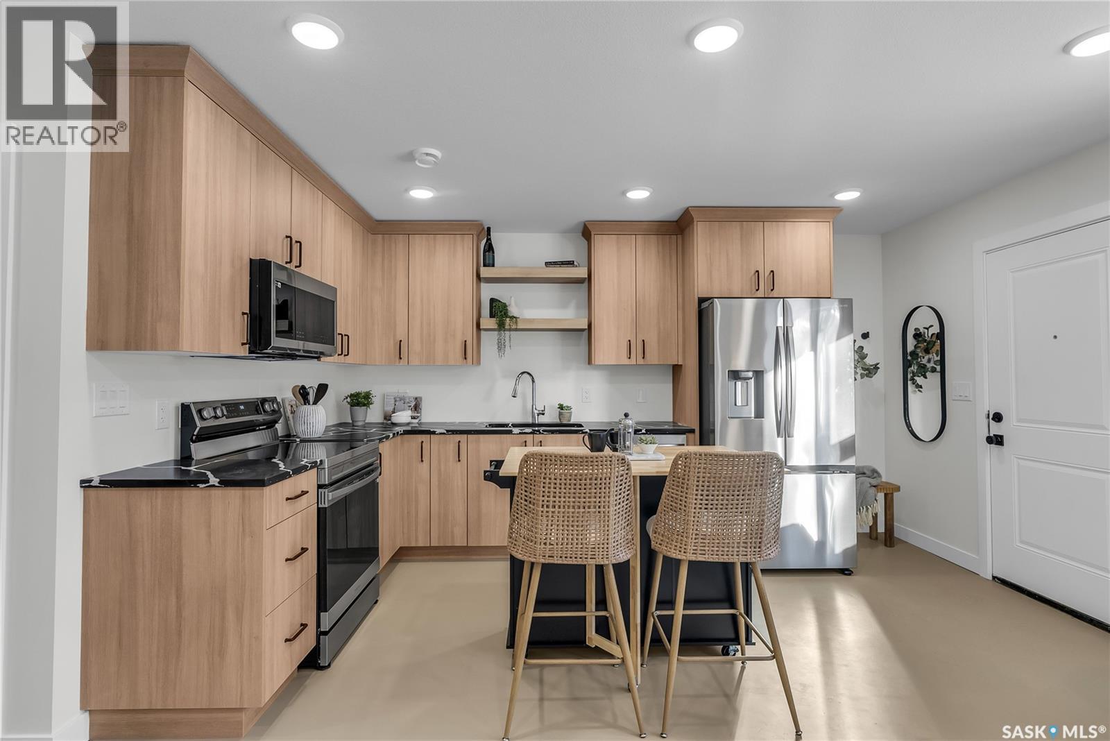 206 F Avenue N, Saskatoon, Saskatchewan  S7L 1W1 - Photo 2 - SK027399