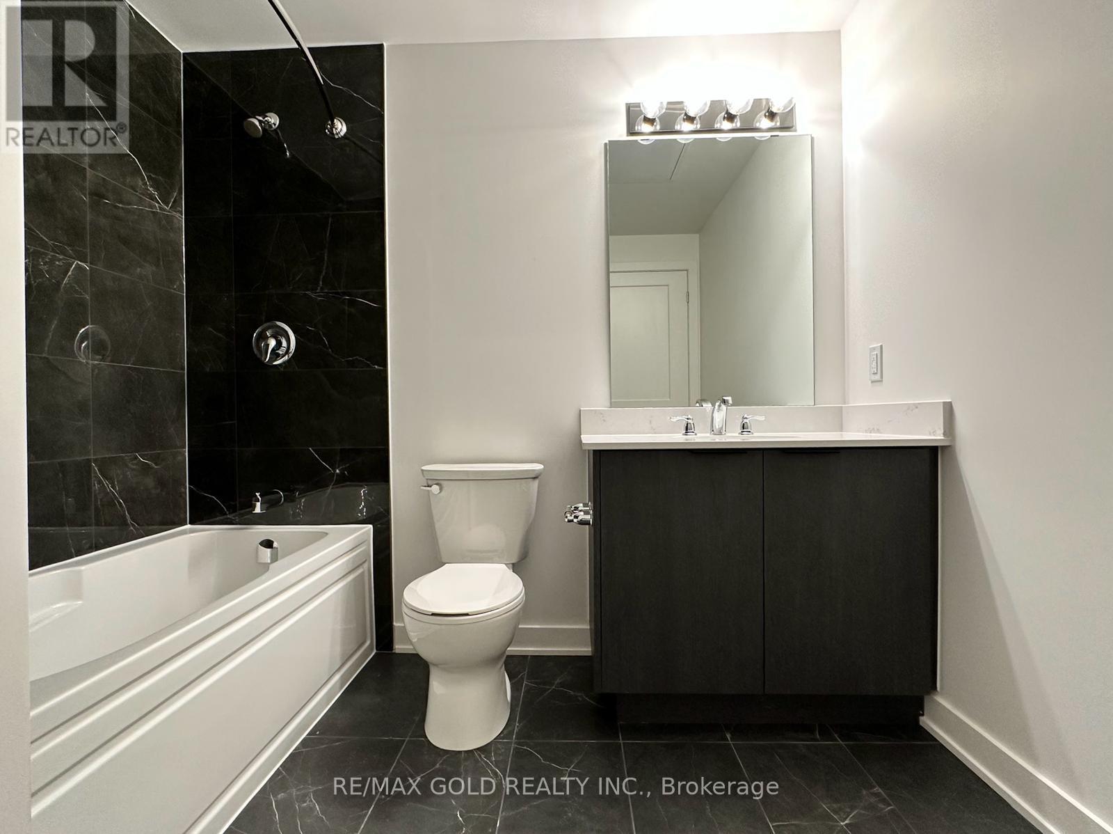 605 - 312 Erb Street W, Waterloo, Ontario  N2L 1W3 - Photo 4 - X12729908