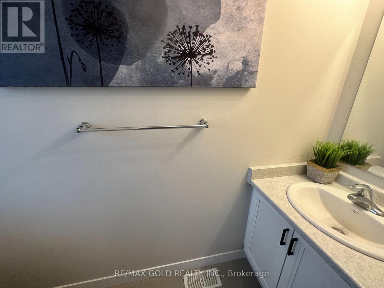 605 - 312 Erb Street W, Waterloo, Ontario  N2L 1W3 - Photo 8 - X12729908