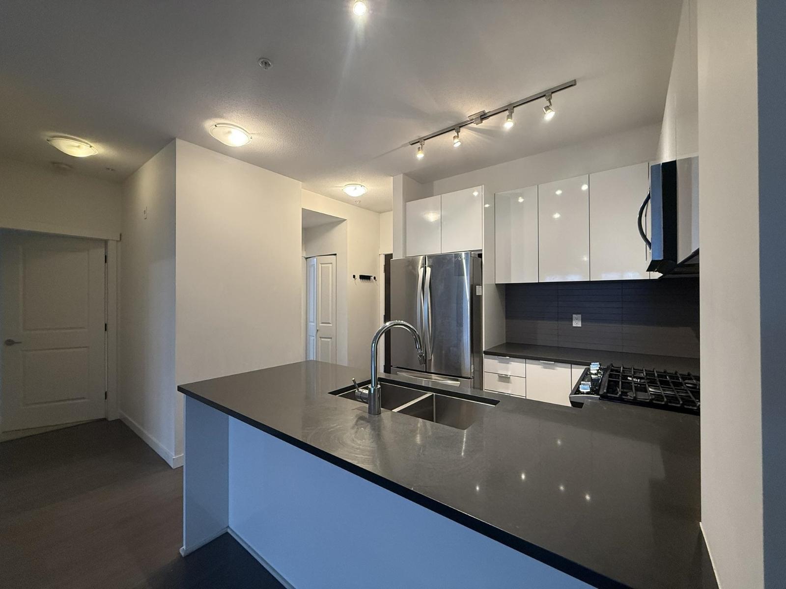 302 15137 33 AVENUE, Surrey, British Columbia