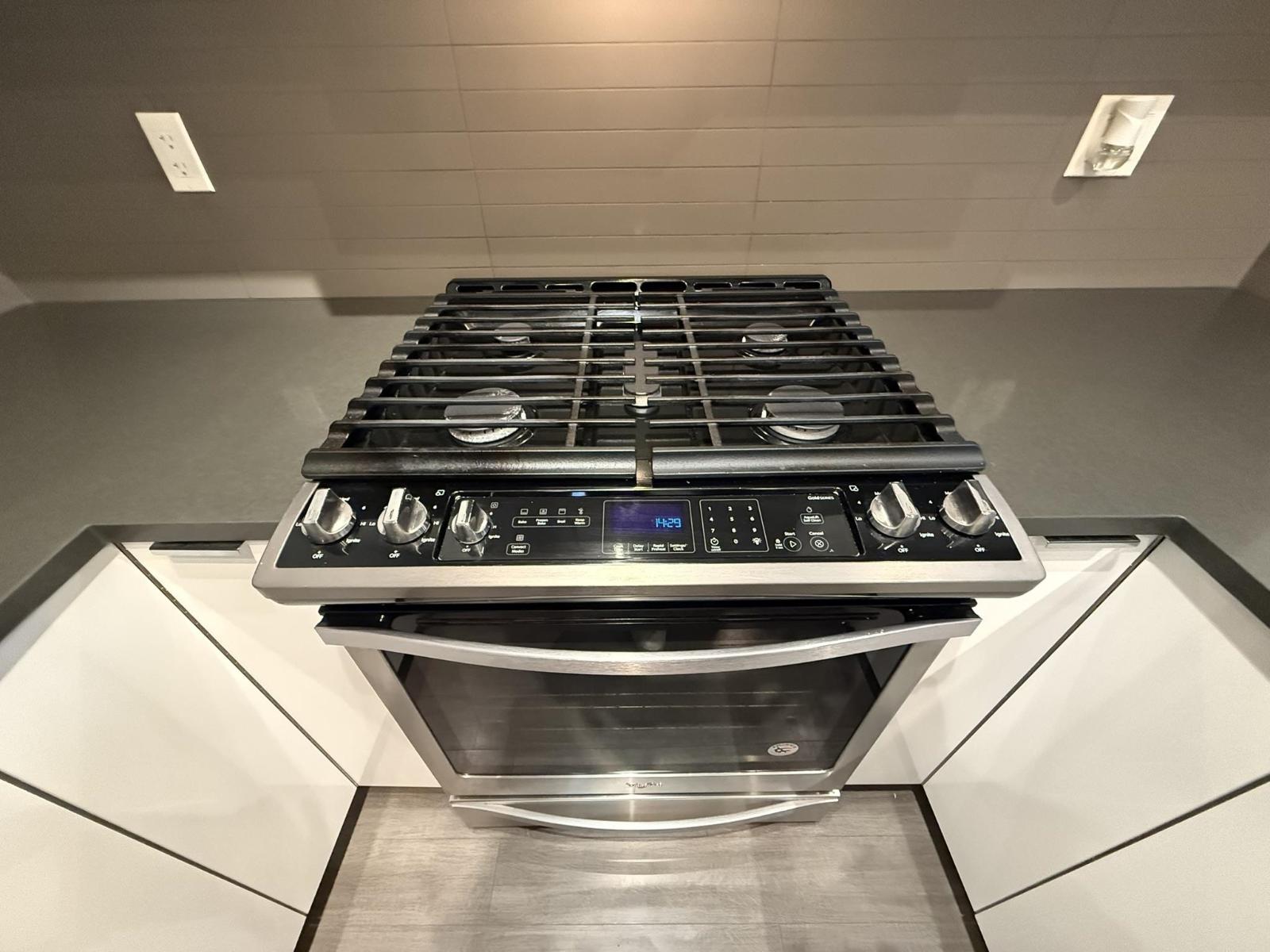 302 15137 33 Avenue, Surrey, British Columbia  V3Z 0Y1 - Photo 4 - R3080897