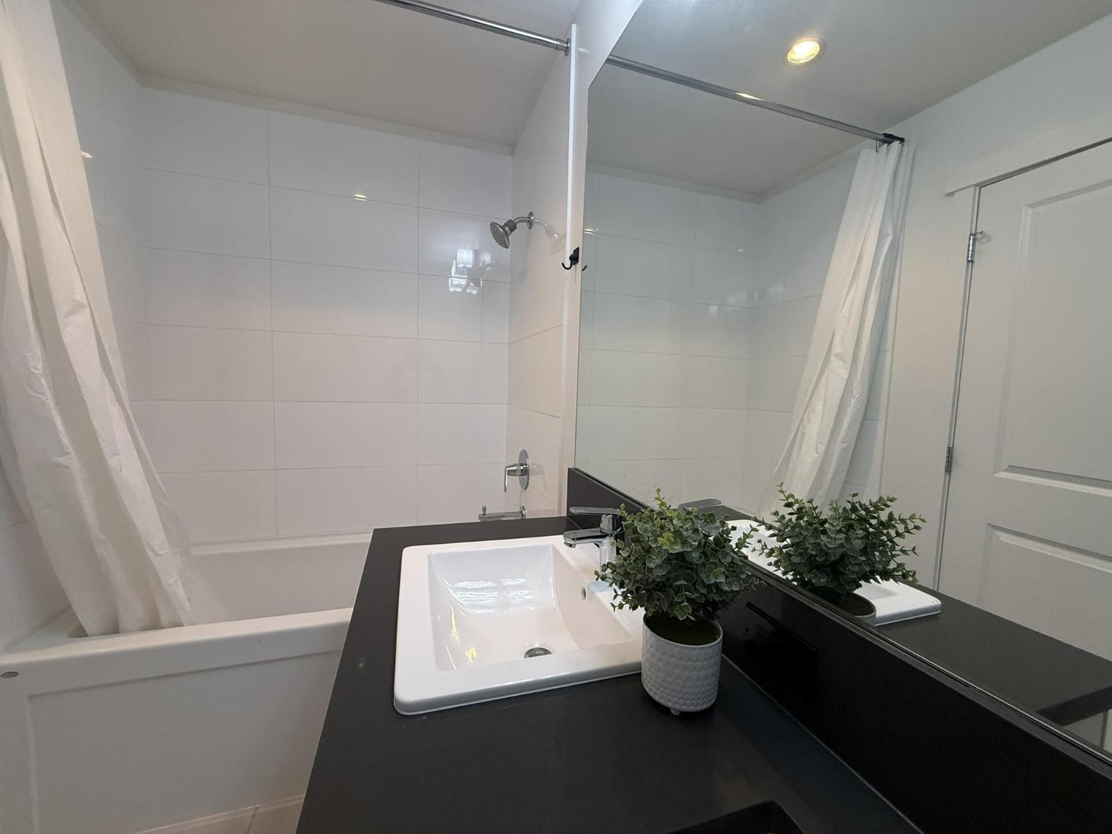 302 15137 33 Avenue, Surrey, British Columbia  V3Z 0Y1 - Photo 7 - R3080897