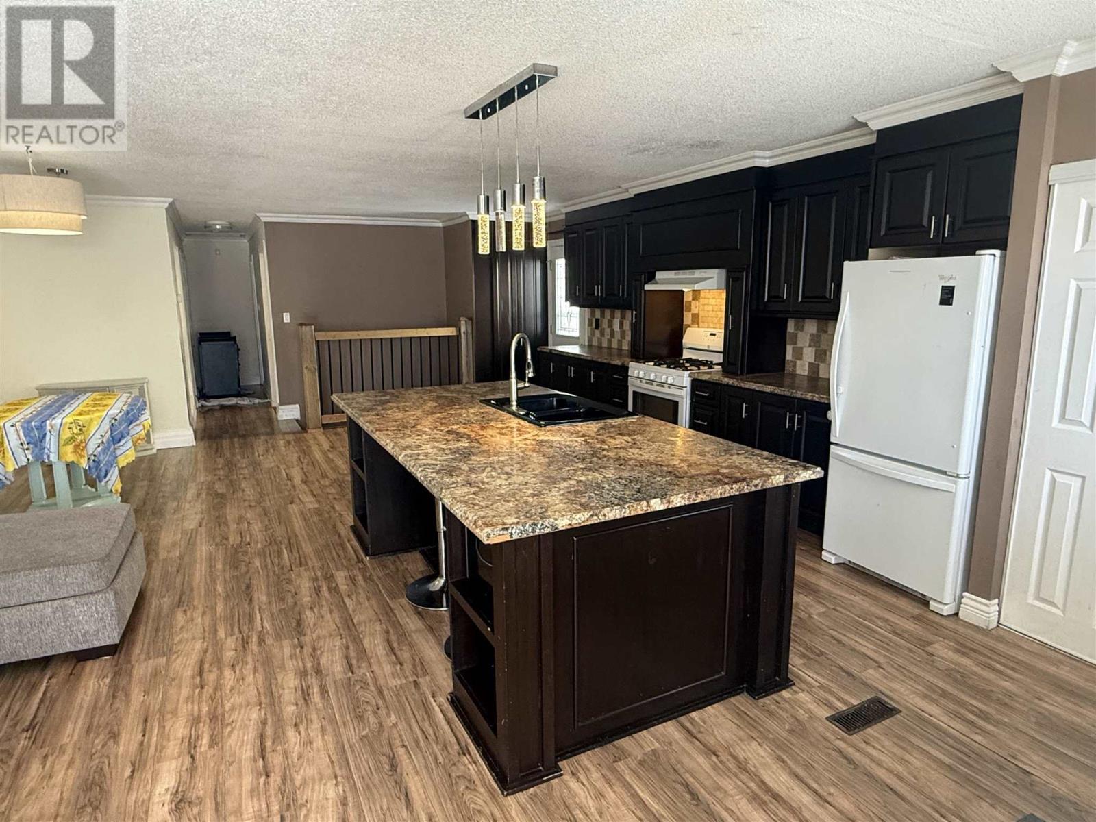 104 Taylor Blvd, Elliot Lake, Ontario  P5A 3K2 - Photo 15 - SM260168