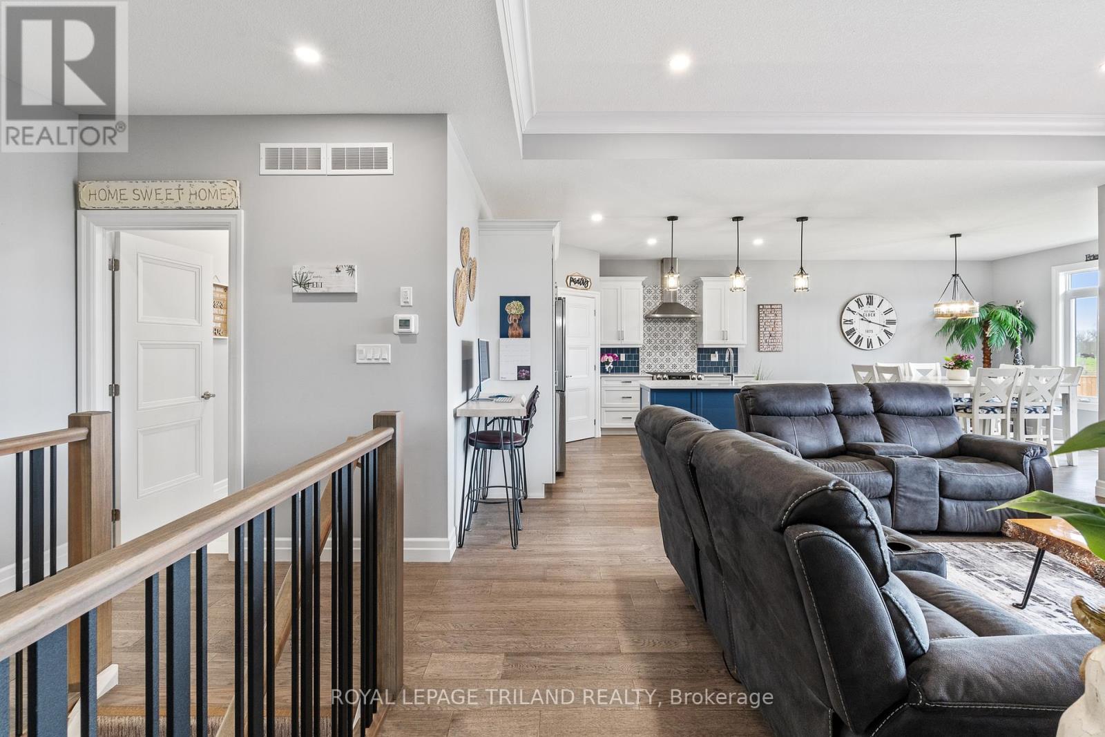 160 Elizabeth Street, Lambton Shores, Ontario  N0M 2N0 - Photo 10 - X12730060