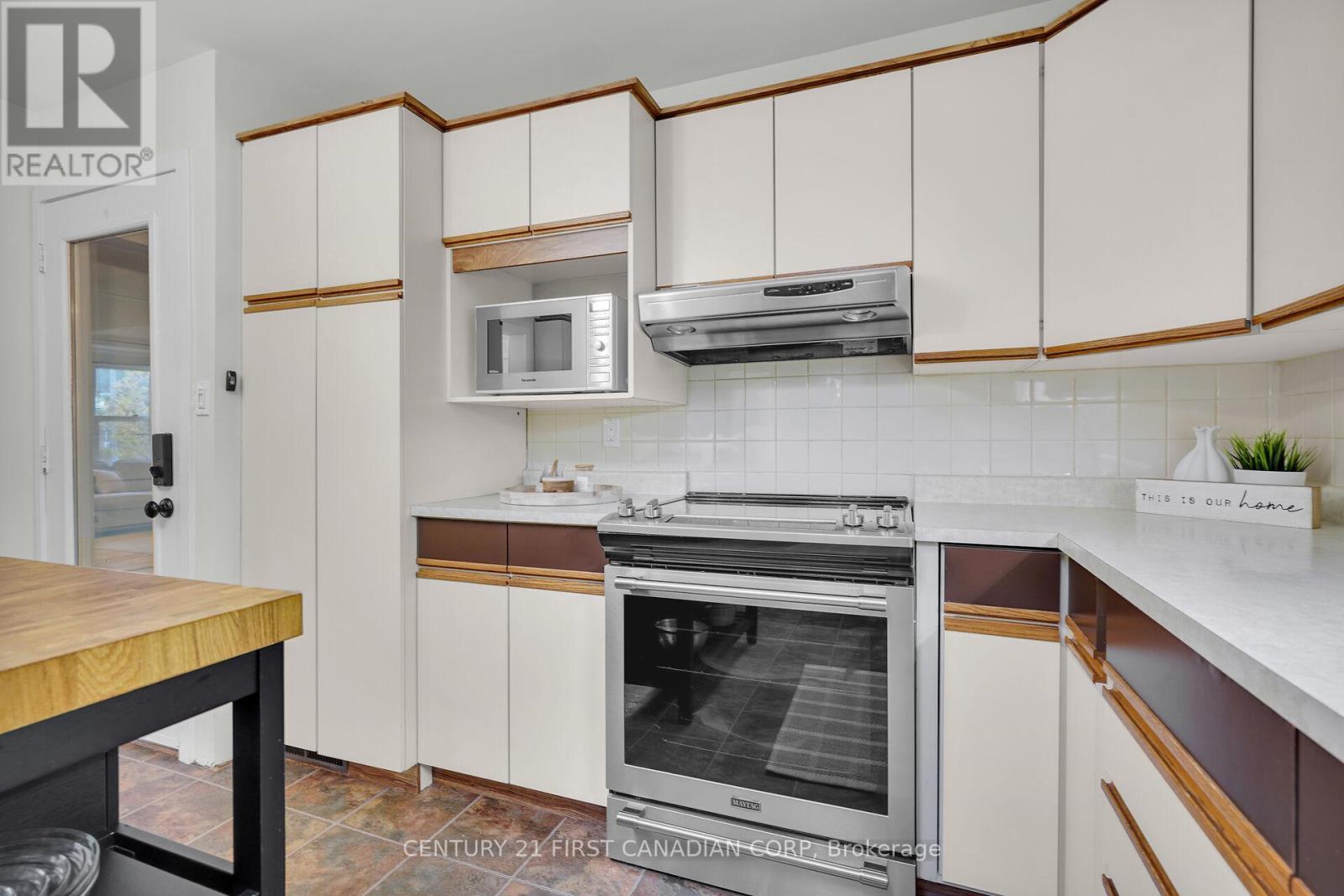 Photo 19 of 50 for 4279 South Routledge Road