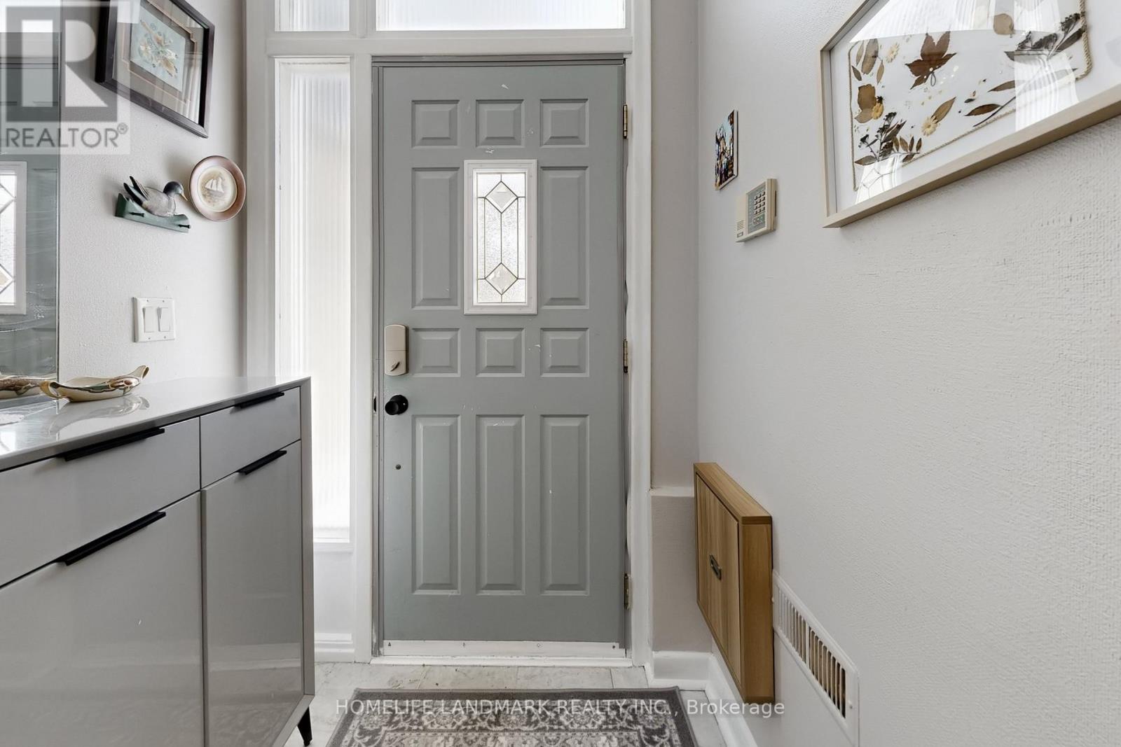 20 Howard Drive, Toronto, Ontario  M2K 1K5 - Photo 4 - C12730024