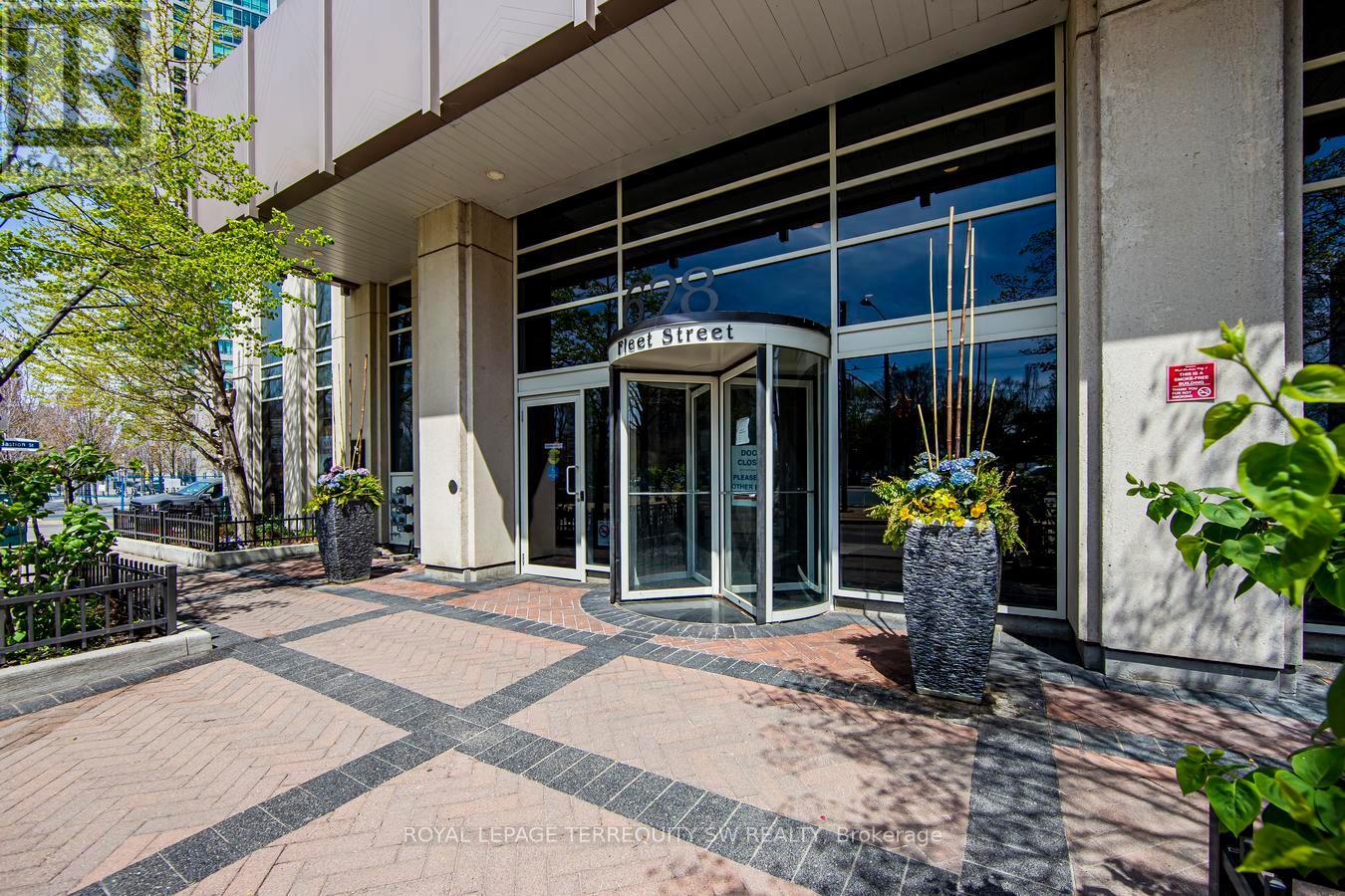 2707 - 628 Fleet Street, Toronto, Ontario  M5V 1A8 - Photo 2 - C12730146