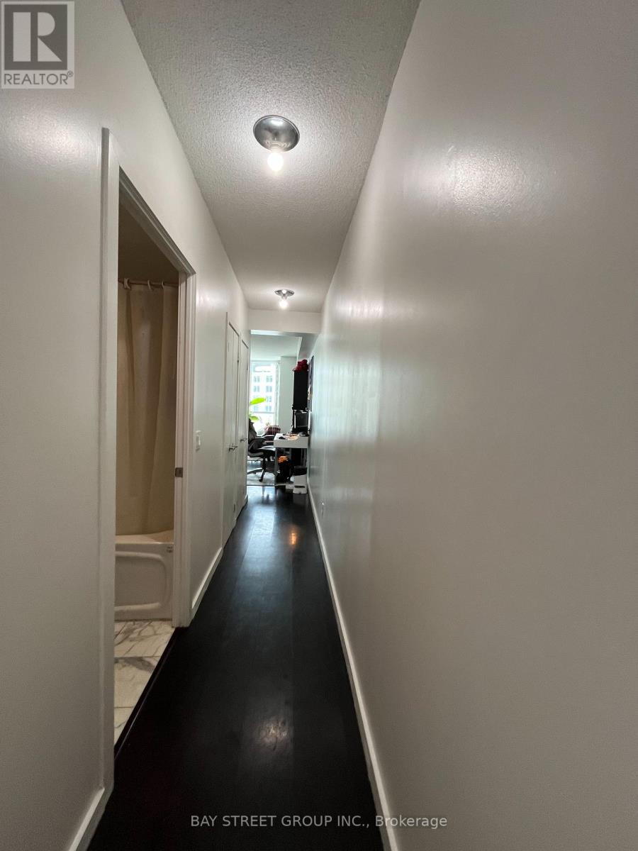 604 - 218 Queens Quay W, Toronto, Ontario  M5J 2Y6 - Photo 4 - C12730154