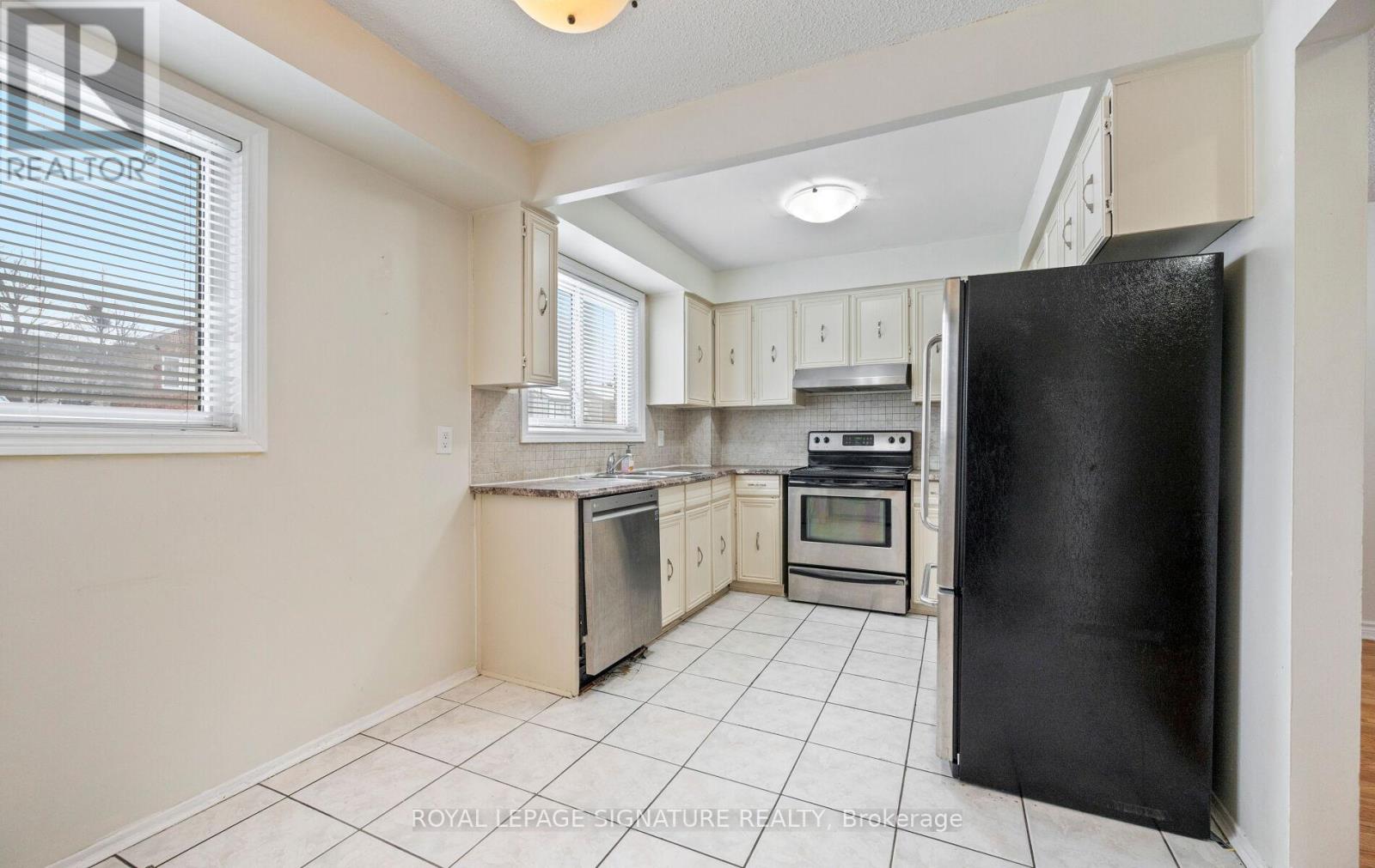 54 Carnival Court, Toronto, Ontario  M2R 3T8 - Photo 18 - C12730158