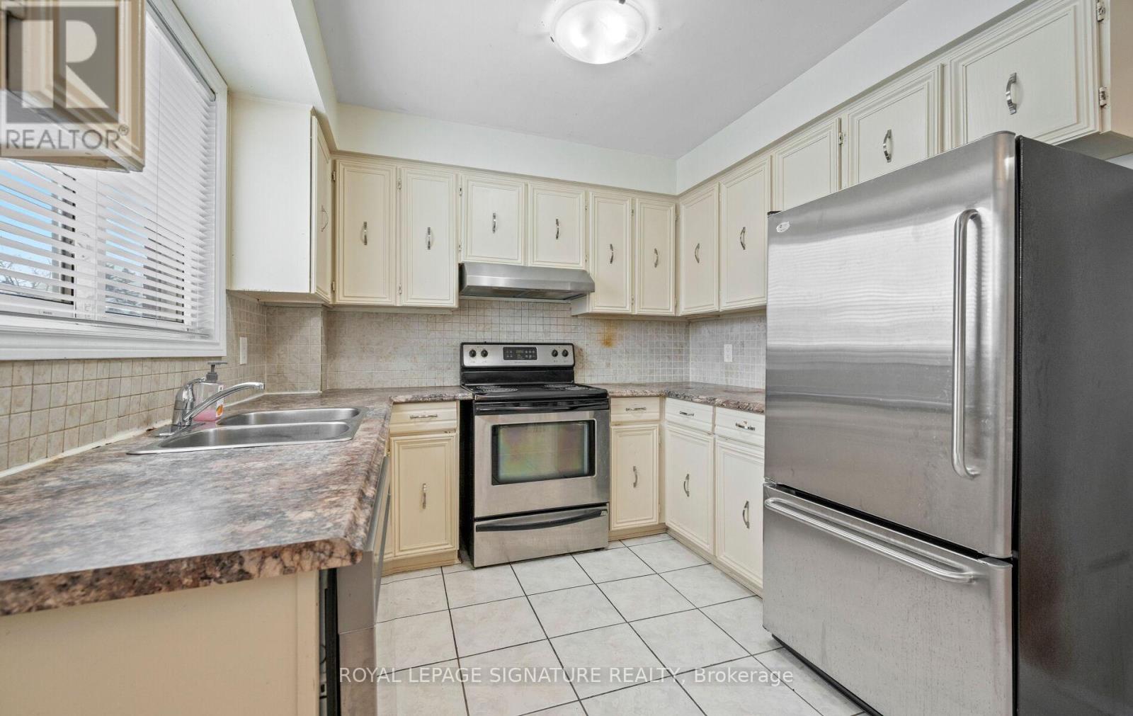 54 Carnival Court, Toronto, Ontario  M2R 3T8 - Photo 21 - C12730158