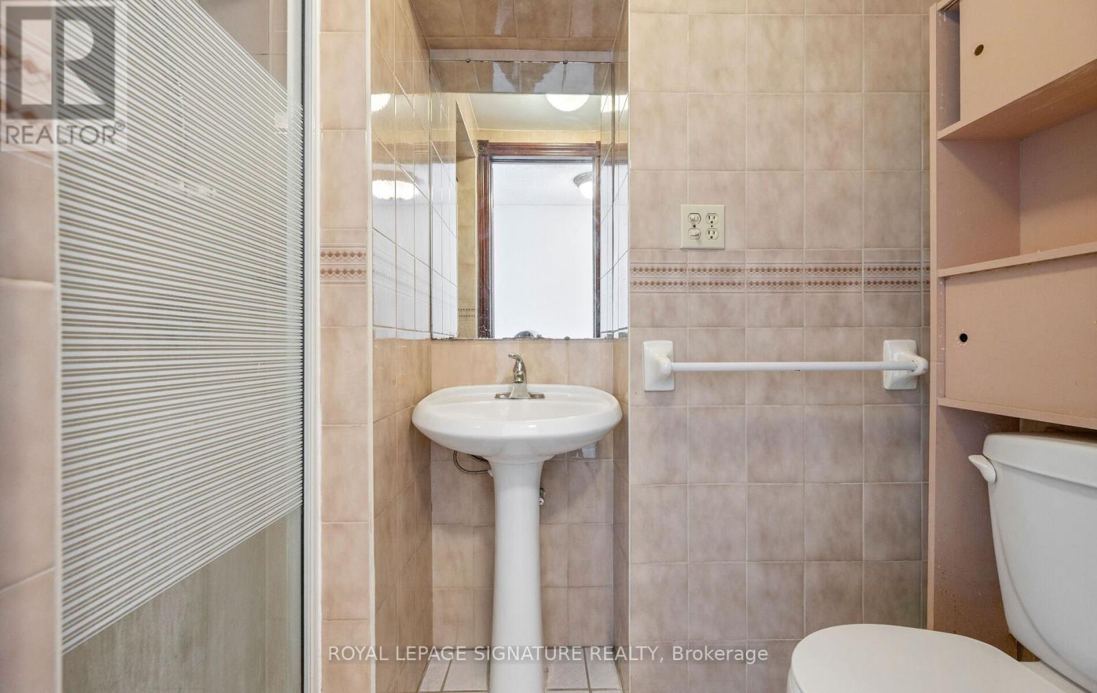 54 Carnival Court, Toronto, Ontario  M2R 3T8 - Photo 5 - C12730158