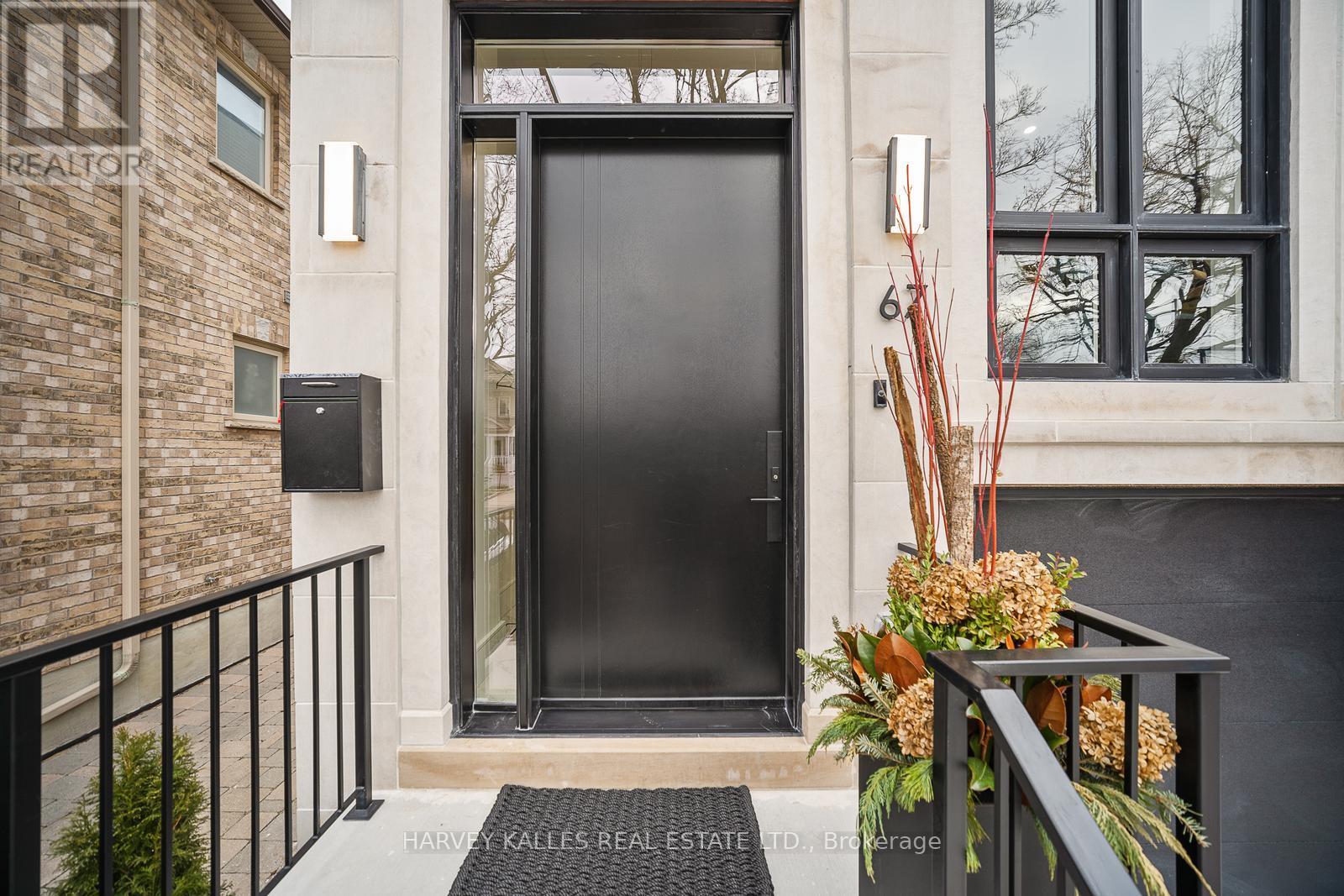 67 Lesmount Avenue, Toronto, Ontario  M4J 3V7 - Photo 4 - E12729976