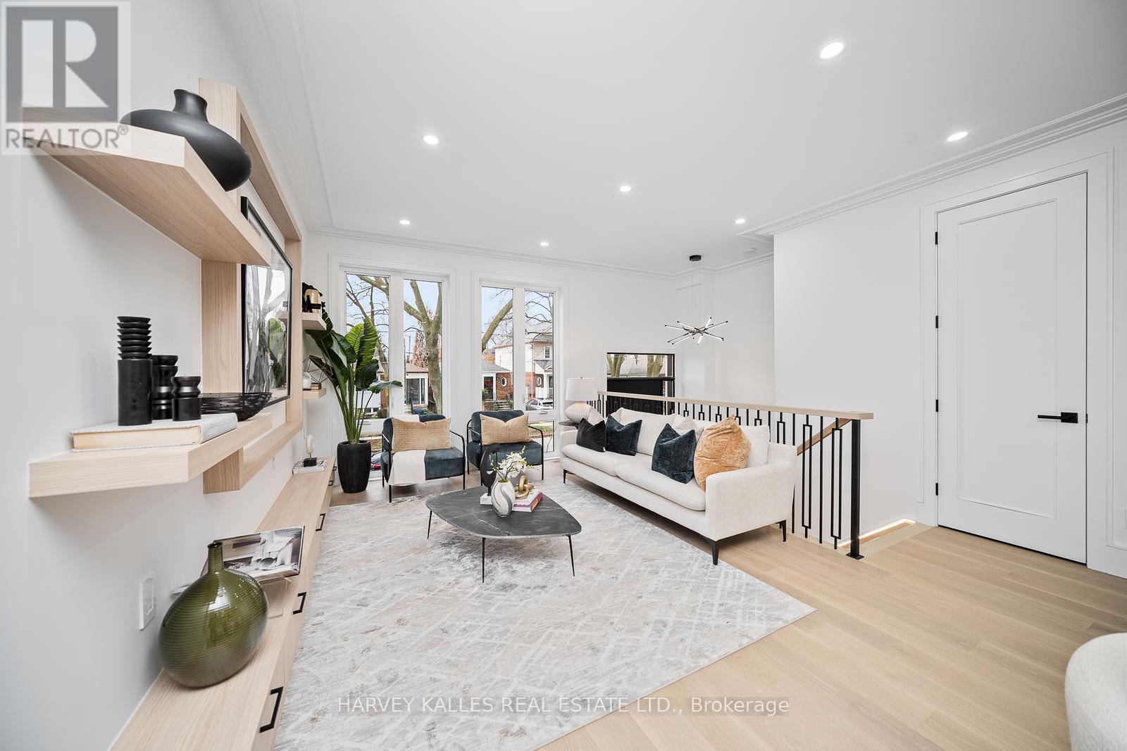 67 Lesmount Avenue, Toronto, Ontario  M4J 3V7 - Photo 6 - E12729976