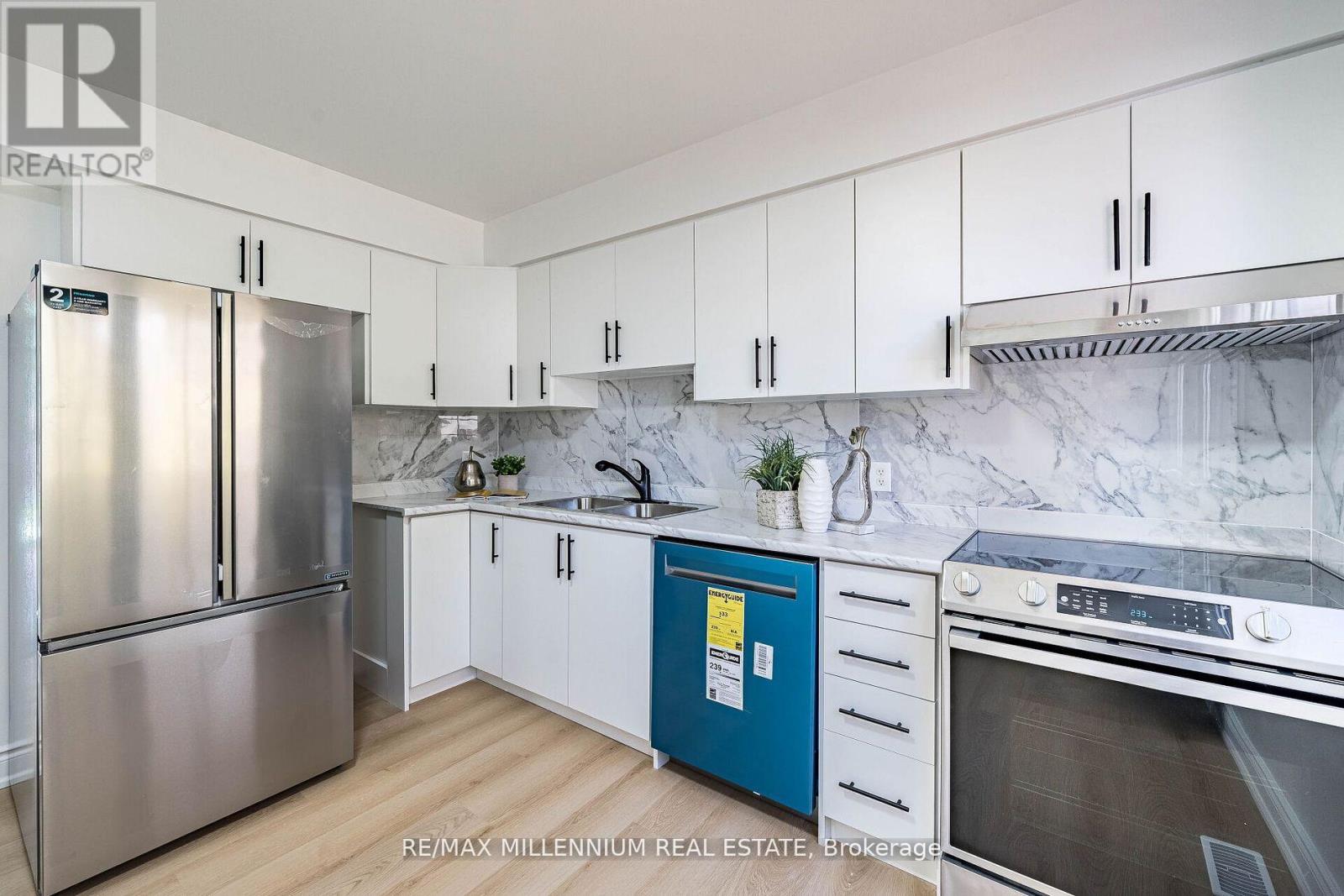 985 Central Park Boulevard N, Oshawa, Ontario  L1G 7A7 - Photo 8 - E12729992