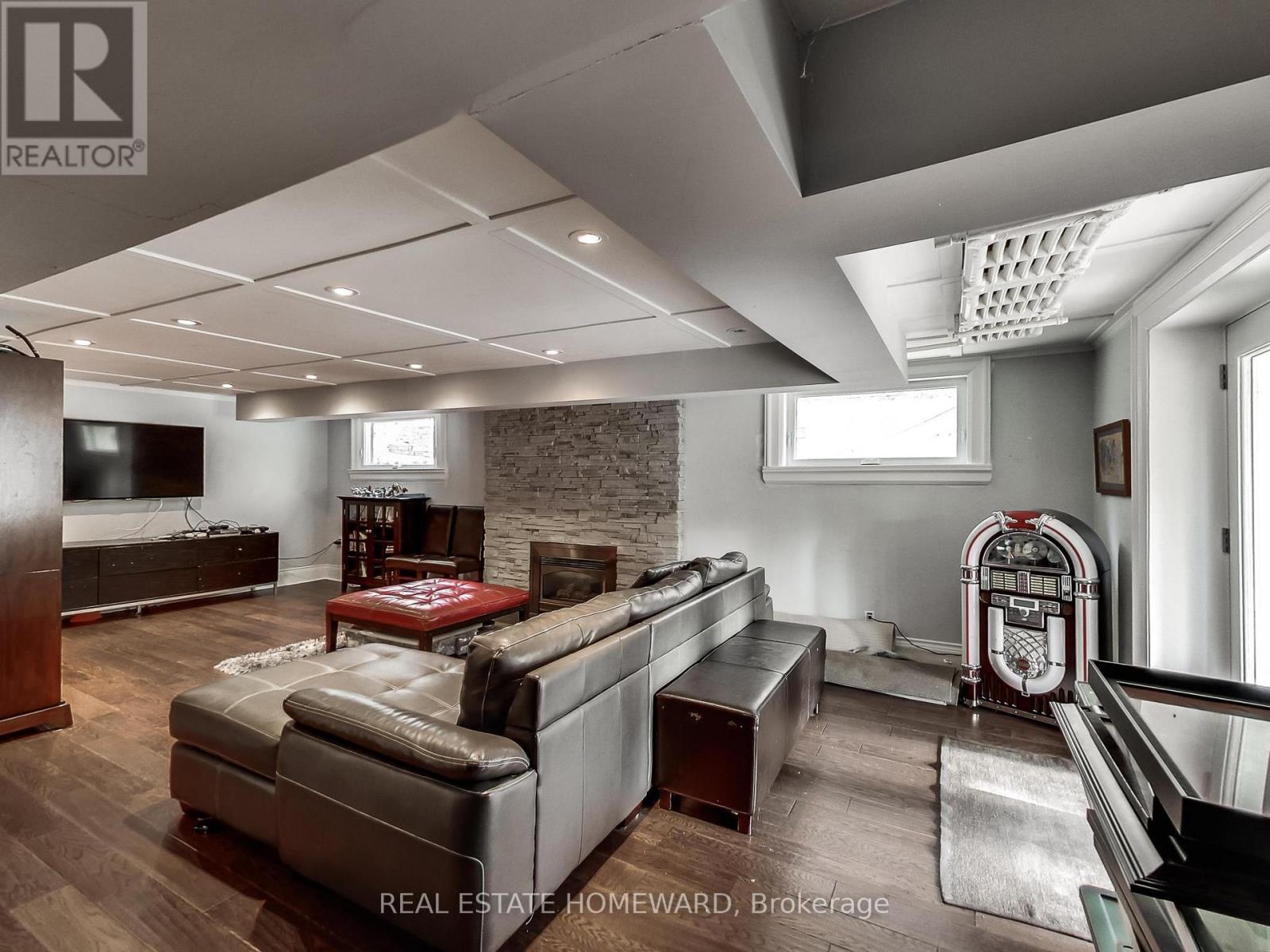 15 Pine Crescent, Toronto, Ontario  M4E 1L1 - Photo 26 - E12730150