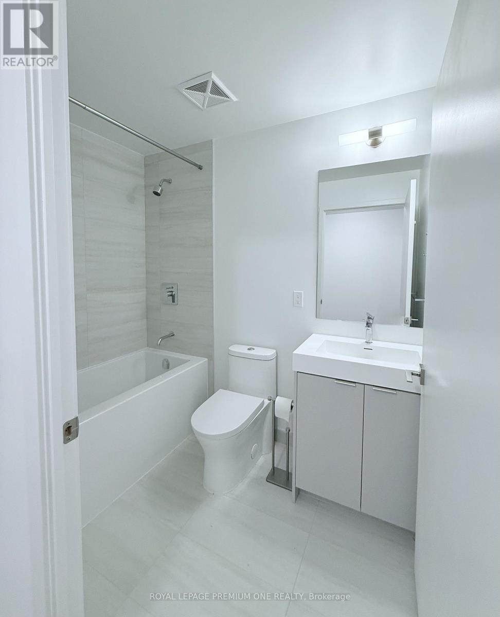 302 - 474 Caldari Road E, Vaughan, Ontario  L4K 0R5 - Photo 3 - N12730056