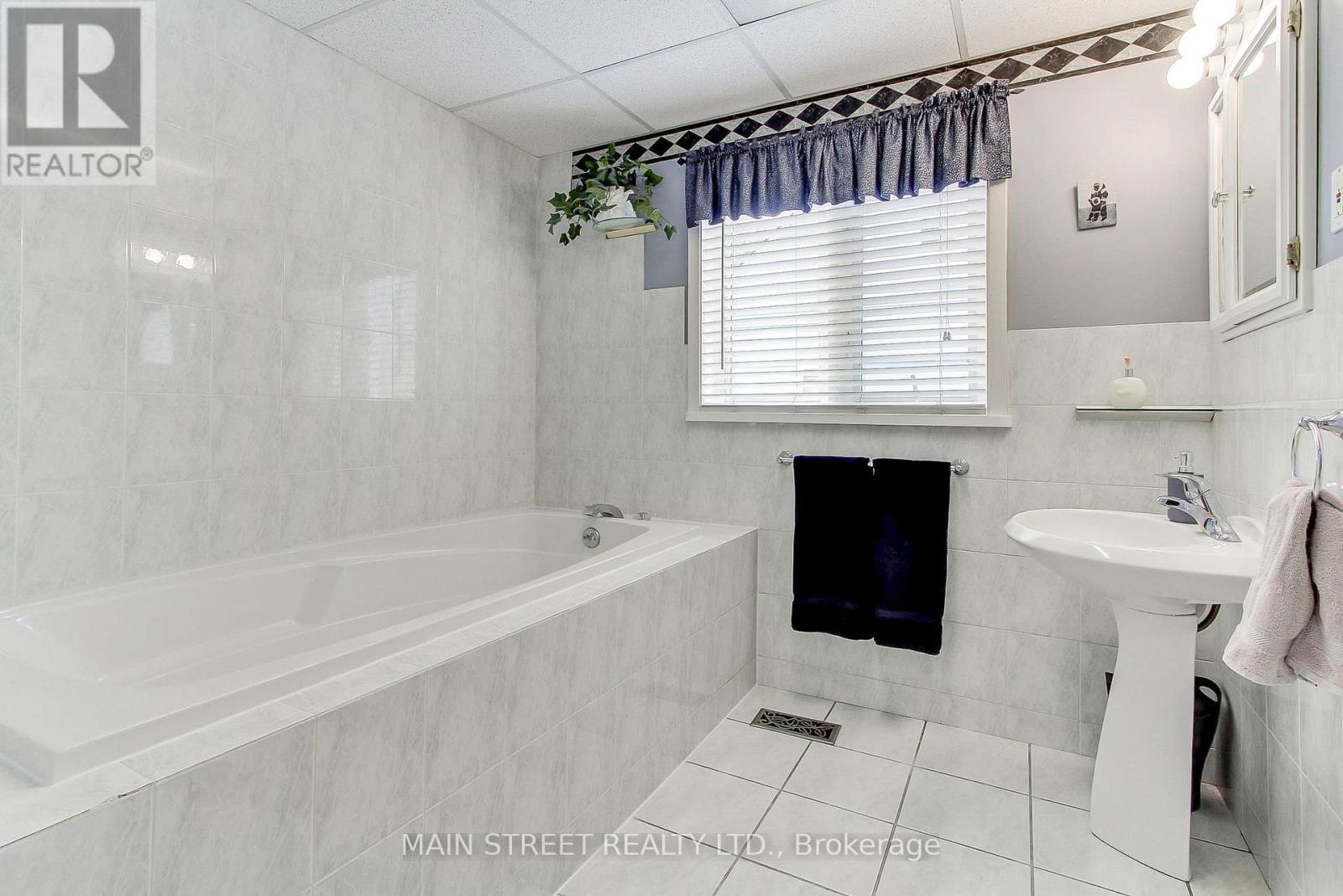 241 Andrew Street, Newmarket, Ontario  L3Y 1H1 - Photo 26 - N12730062