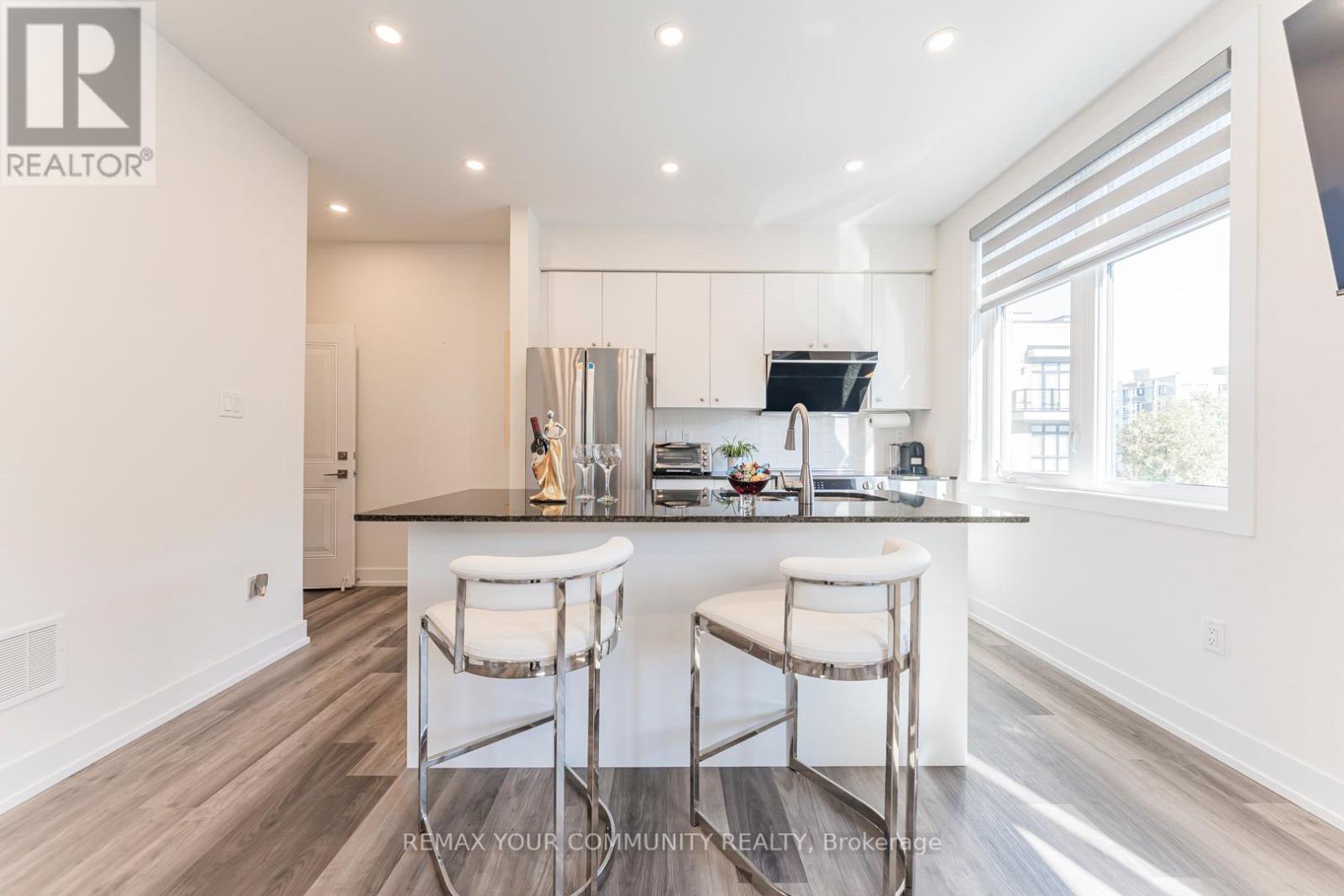 18 - 6 Sayers Lane, Richmond Hill, Ontario  L4E 1J8 - Photo 5 - N12729880