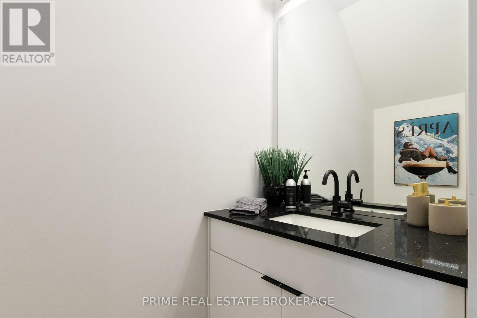 Photo 16 of 50 for 417 Baseline Road E