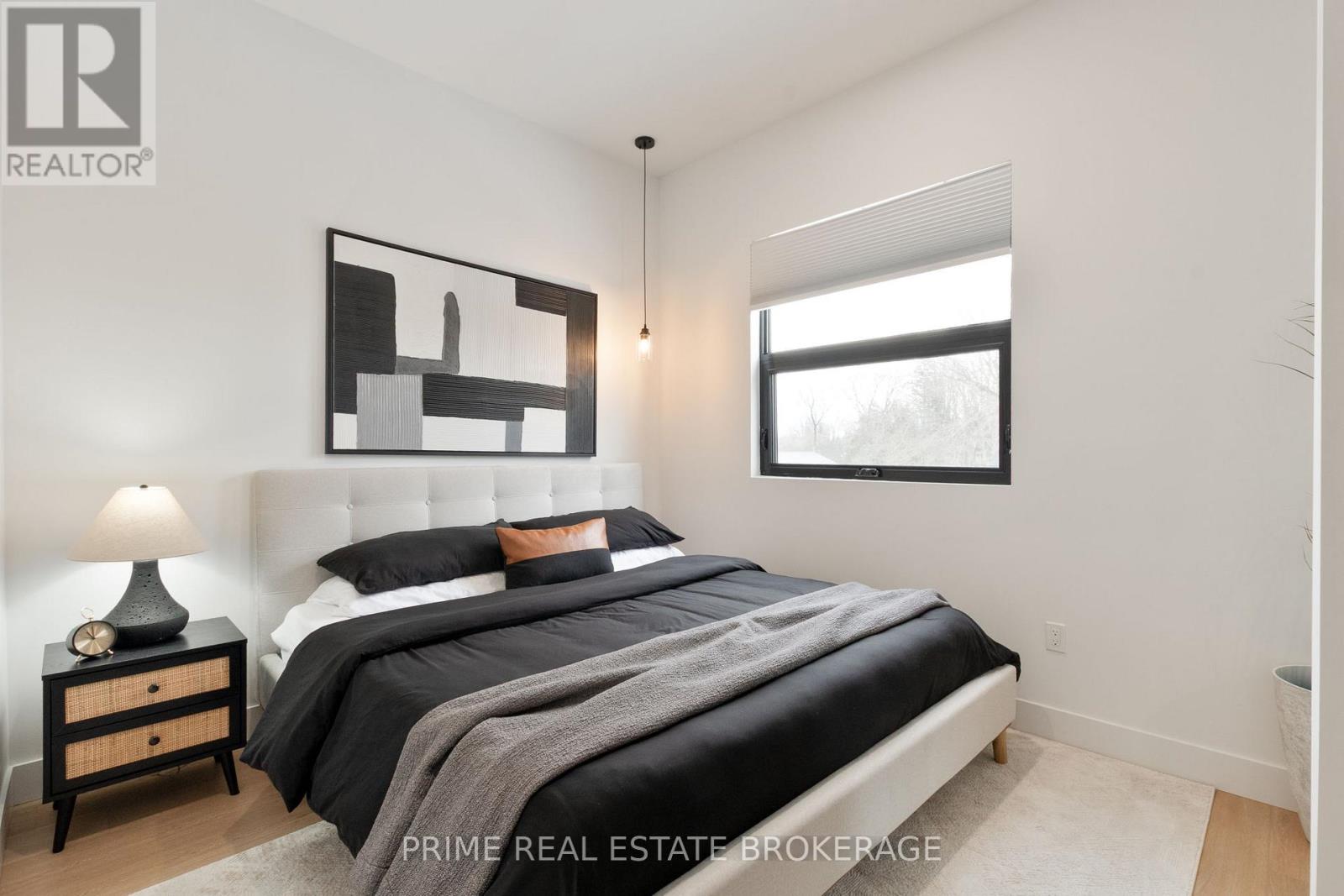 Photo 20 of 50 for 417 Baseline Road E