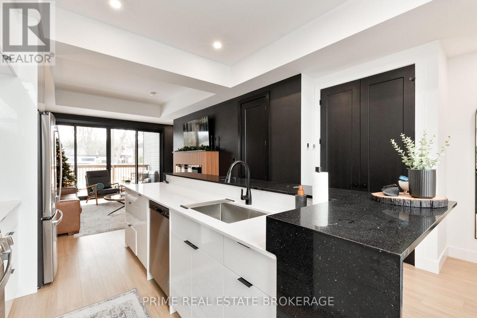 417 Baseline Road E, London South, Ontario  N6C 2P5 - Photo 6 - X12458383