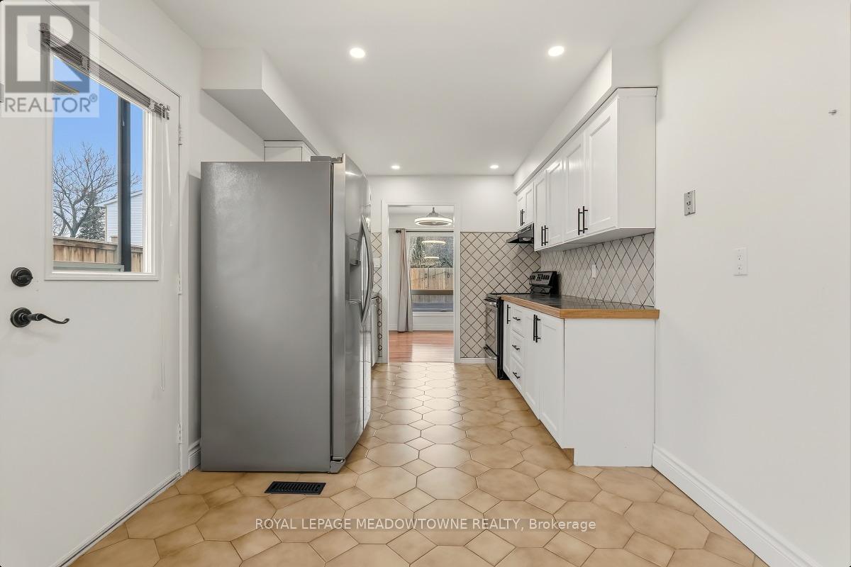 6486 Edenwood Drive, Mississauga, Ontario  L5N 3K1 - Photo 14 - W12729994