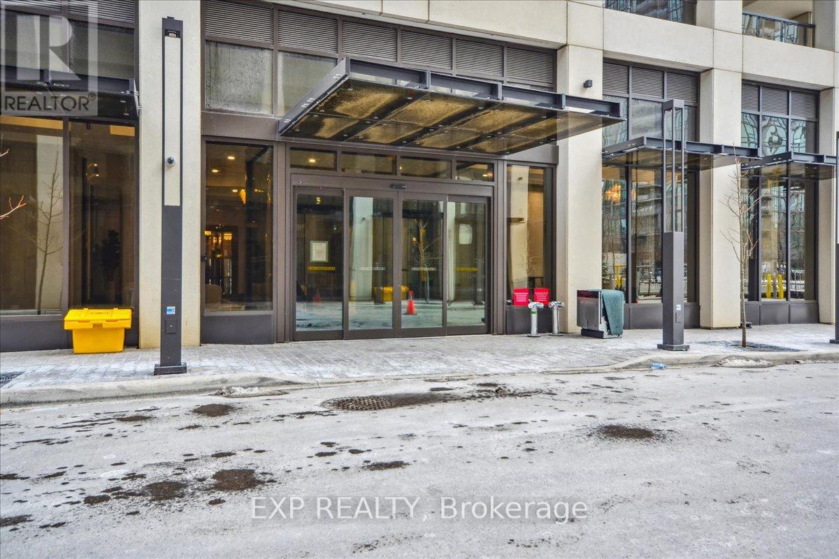 2003 - 30 Elm Drive W, Mississauga, Ontario  L5B 0N6 - Photo 2 - W12730044