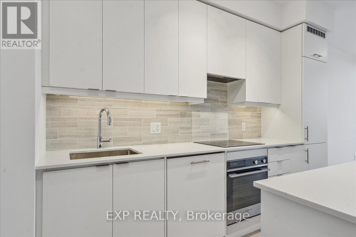 2003 - 30 Elm Drive W, Mississauga, Ontario  L5B 0N6 - Photo 4 - W12730044