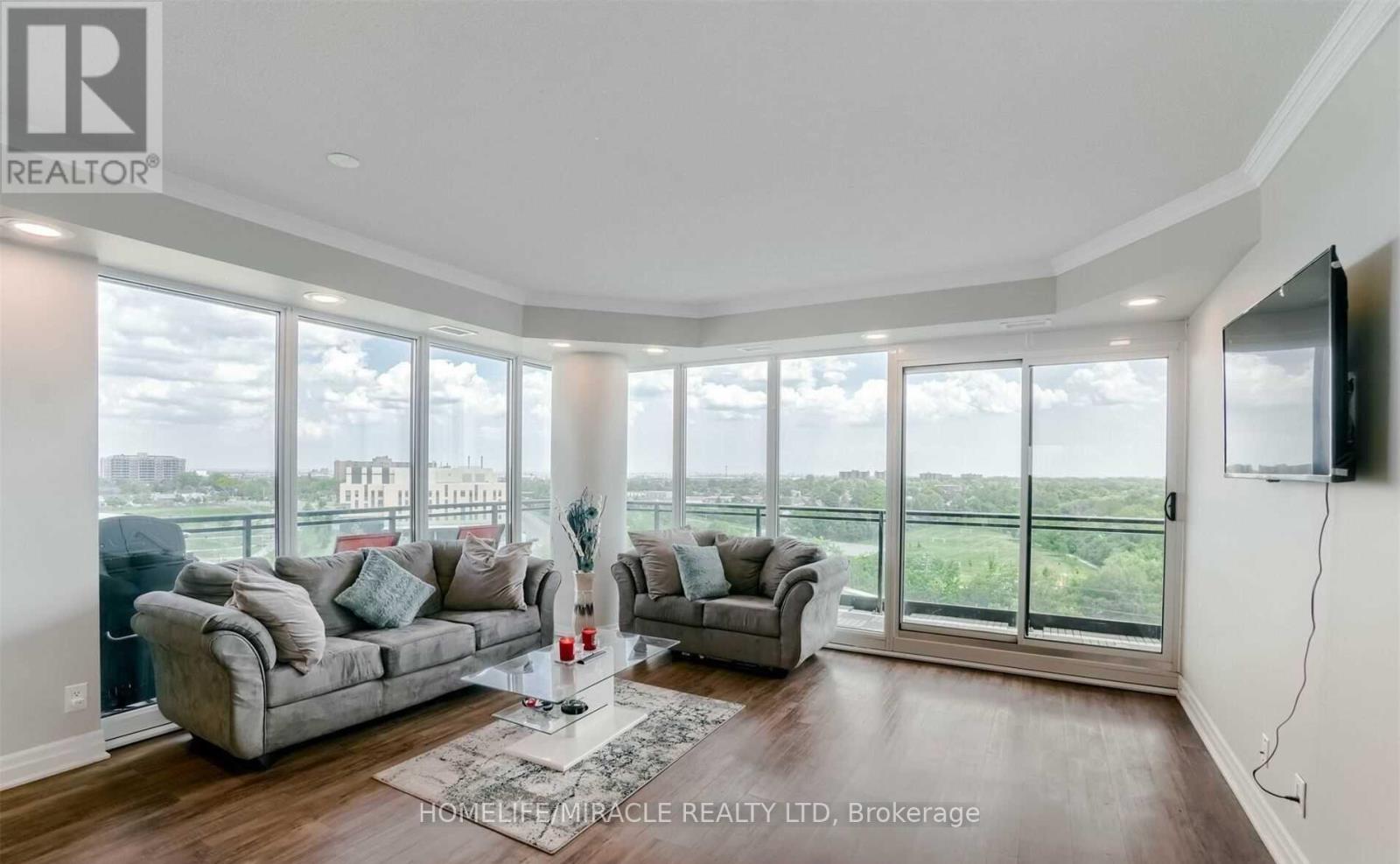 1002 - 100 John Street, Brampton, Ontario  L6W 0A8 - Photo 11 - W12730100