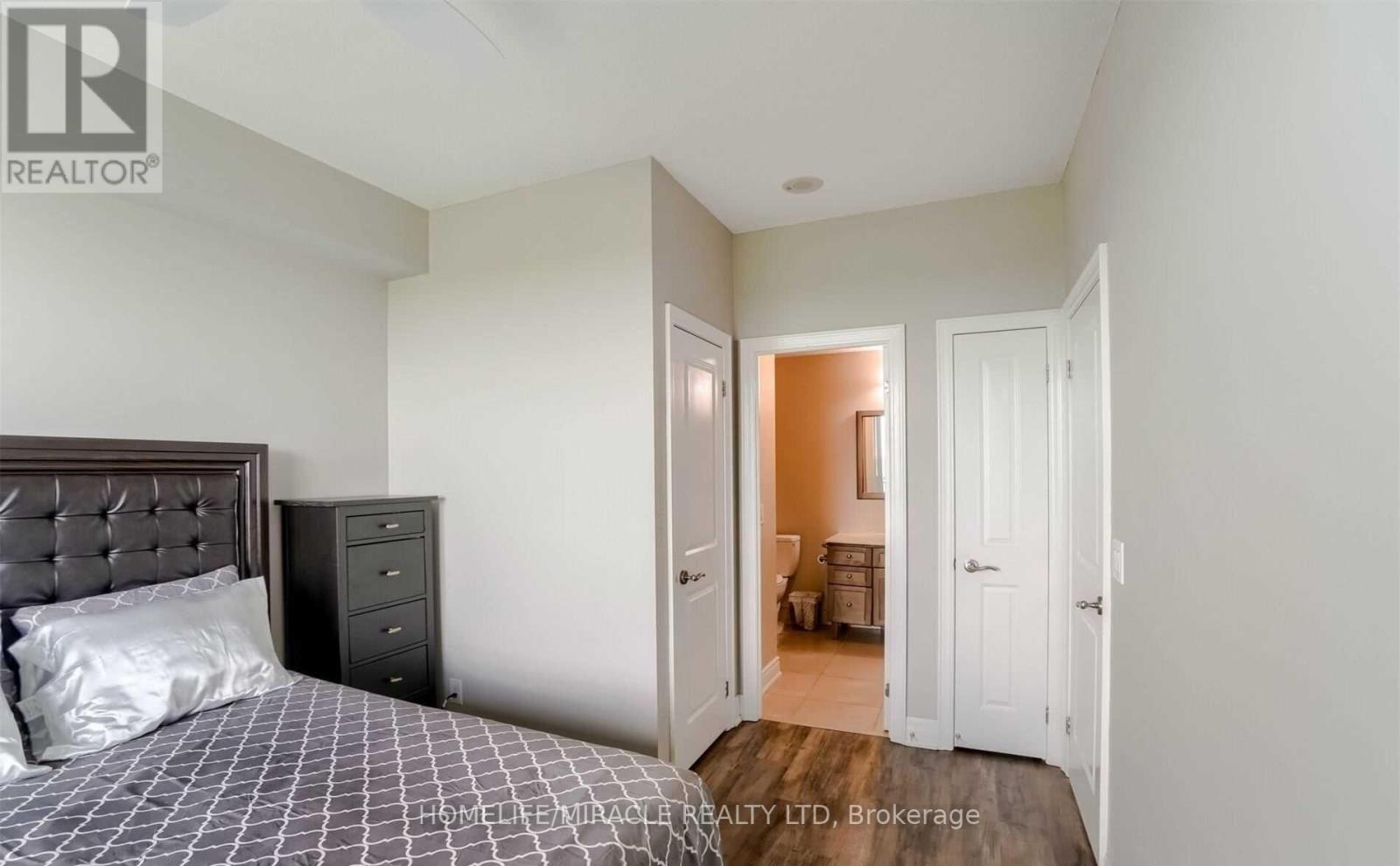 1002 - 100 John Street, Brampton, Ontario  L6W 0A8 - Photo 13 - W12730100