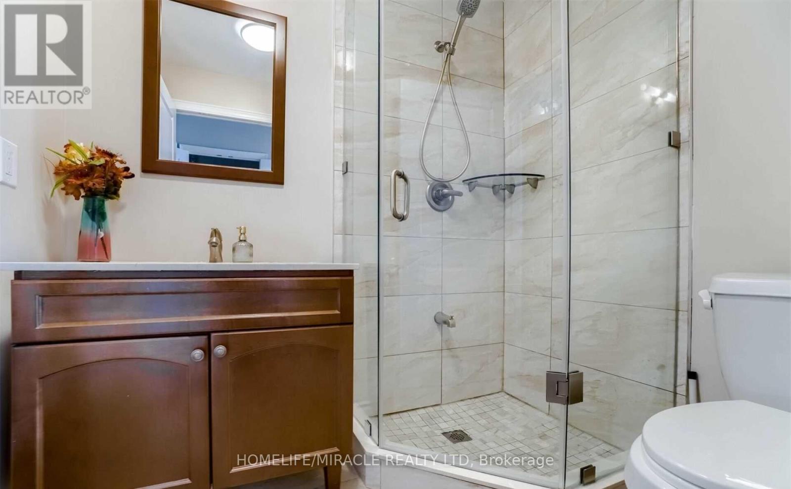 1002 - 100 John Street, Brampton, Ontario  L6W 0A8 - Photo 17 - W12730100