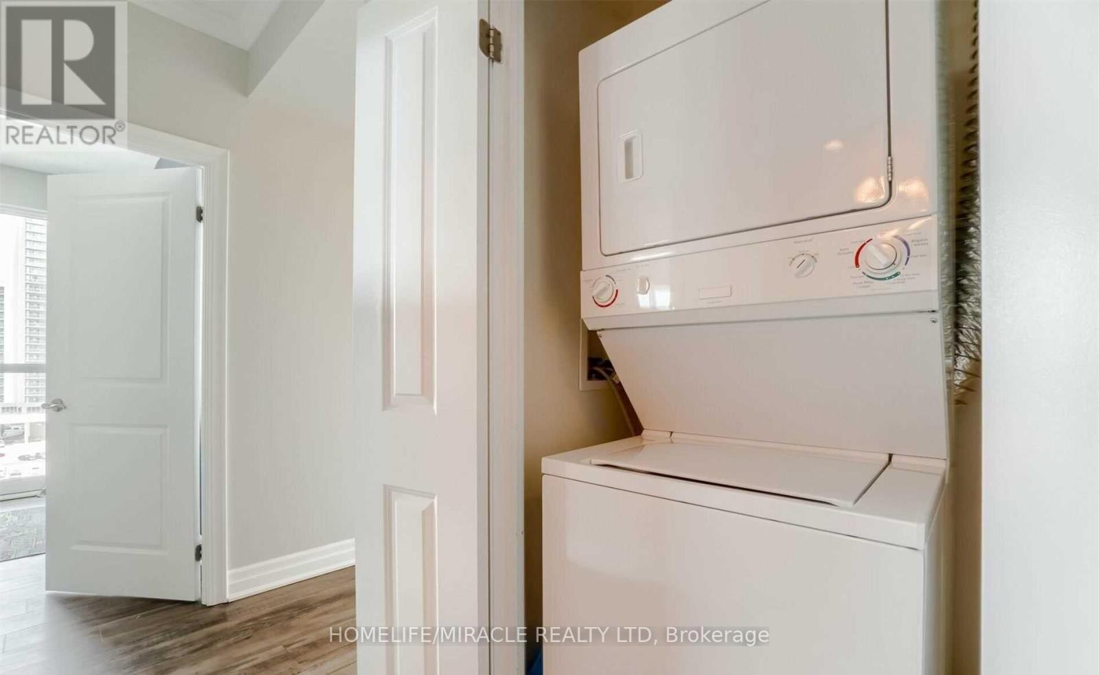 1002 - 100 John Street, Brampton, Ontario  L6W 0A8 - Photo 18 - W12730100