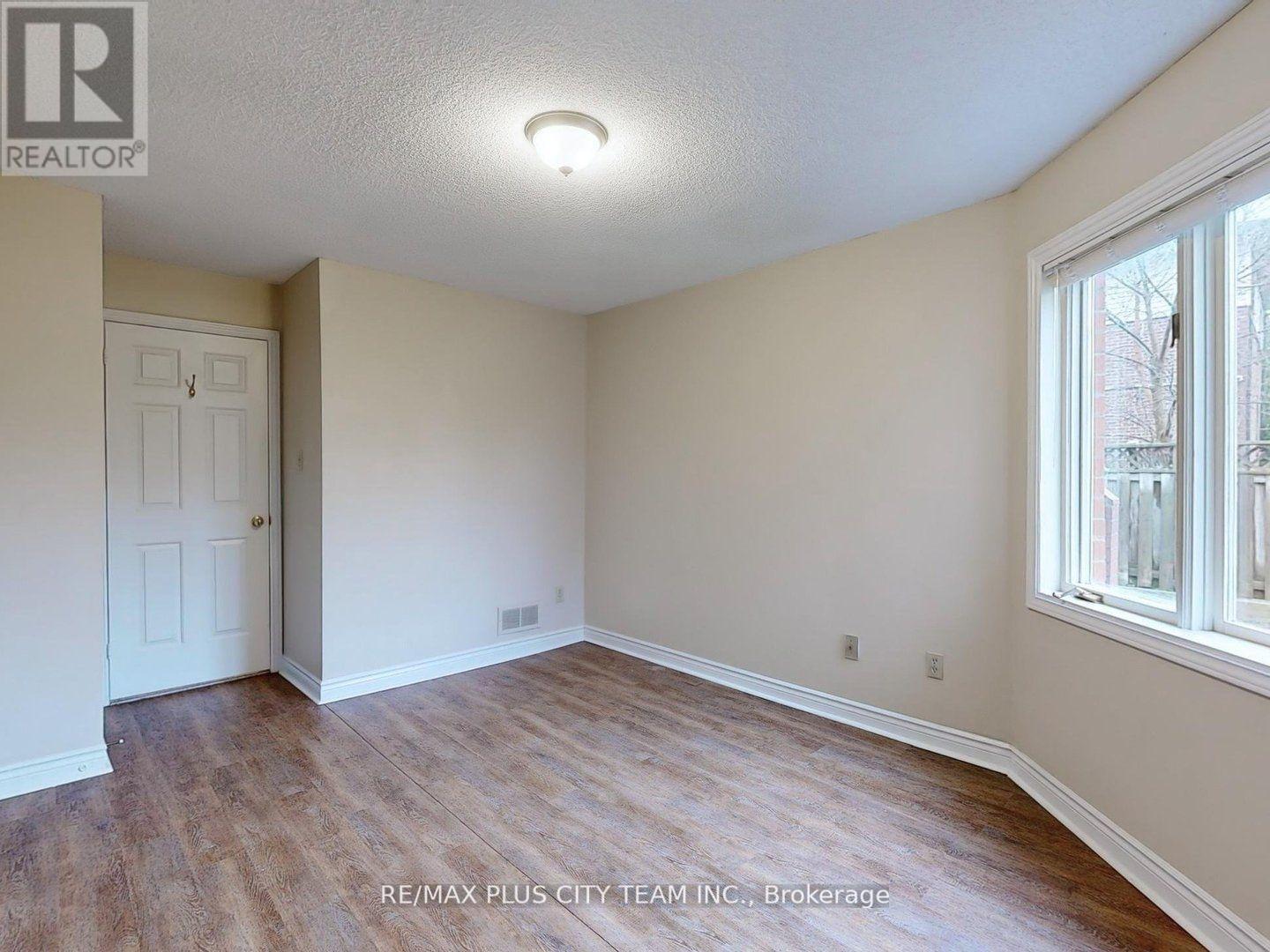 1 - 183 Nelson Street, Oakville, Ontario  L6L 3J4 - Photo 12 - W12730148