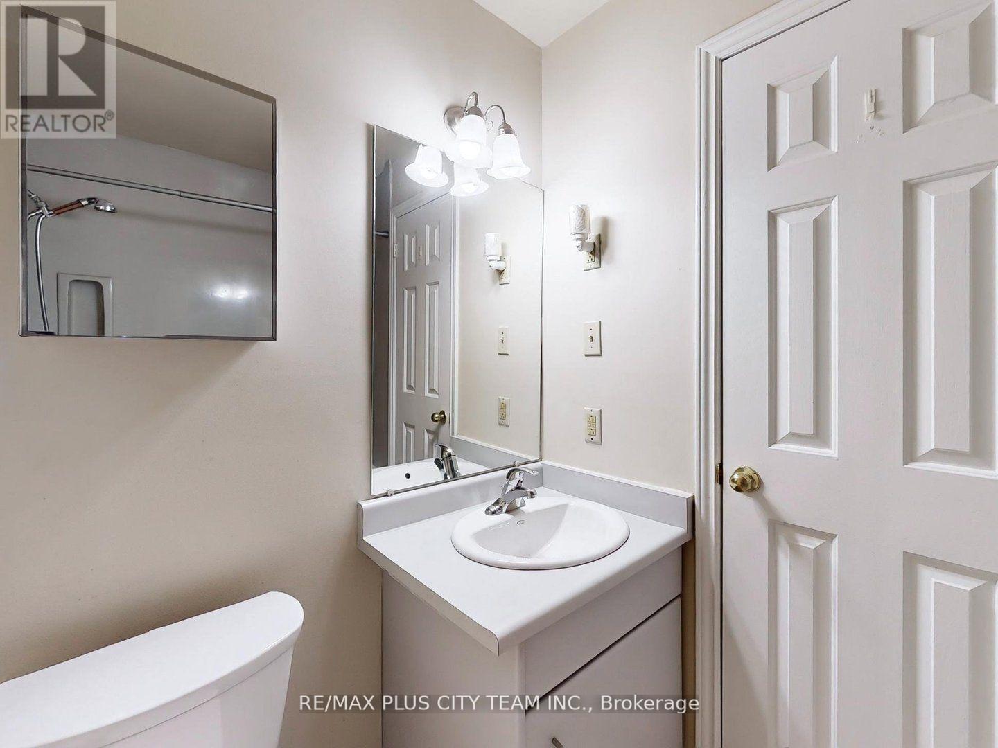 1 - 183 Nelson Street, Oakville, Ontario  L6L 3J4 - Photo 14 - W12730148