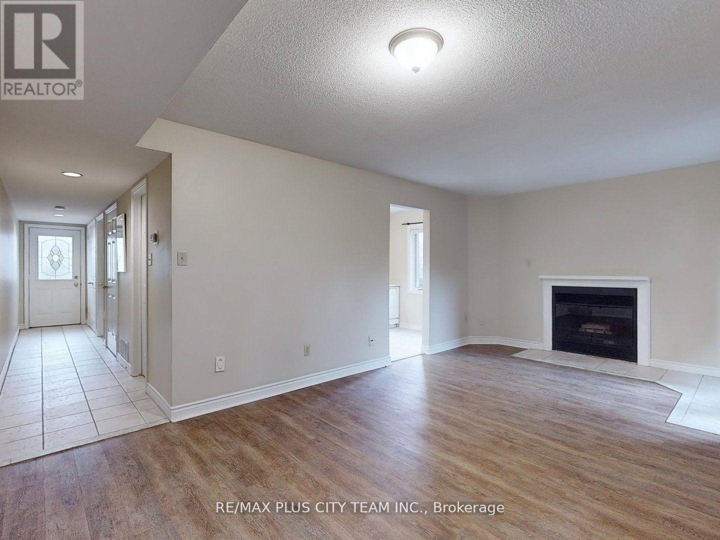 1 - 183 Nelson Street, Oakville, Ontario  L6L 3J4 - Photo 3 - W12730148