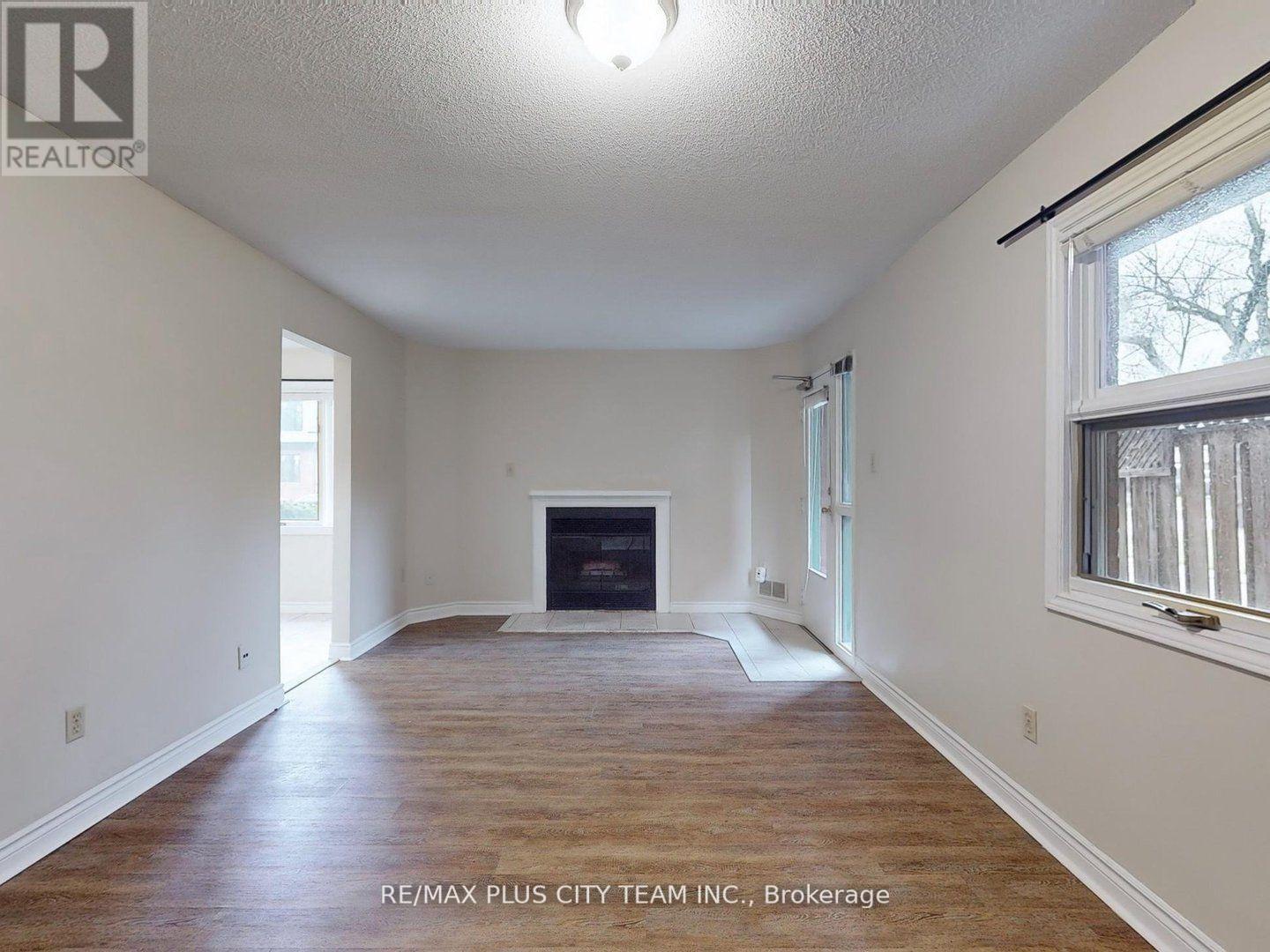 1 - 183 Nelson Street, Oakville, Ontario  L6L 3J4 - Photo 4 - W12730148