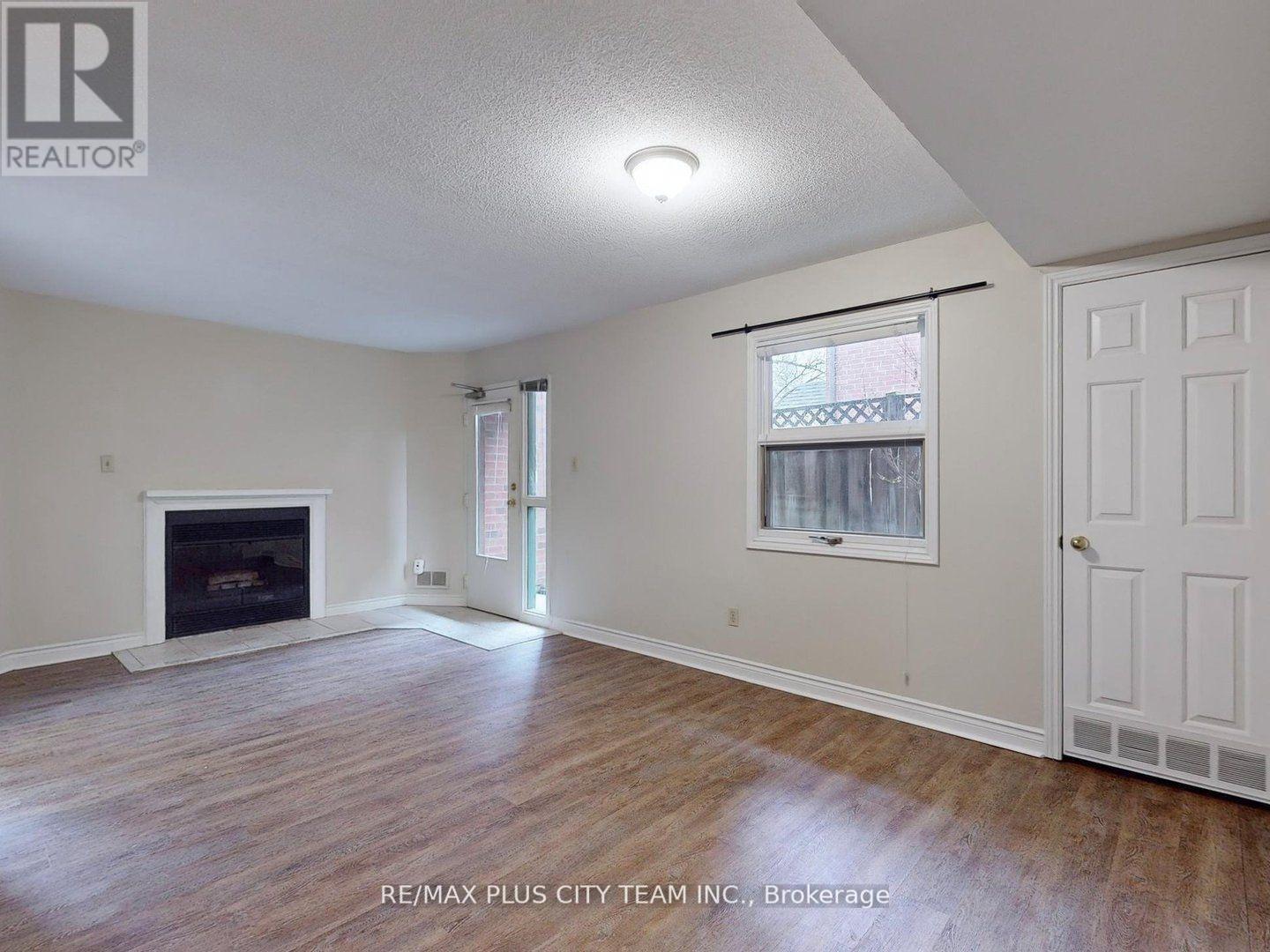 1 - 183 Nelson Street, Oakville, Ontario  L6L 3J4 - Photo 5 - W12730148