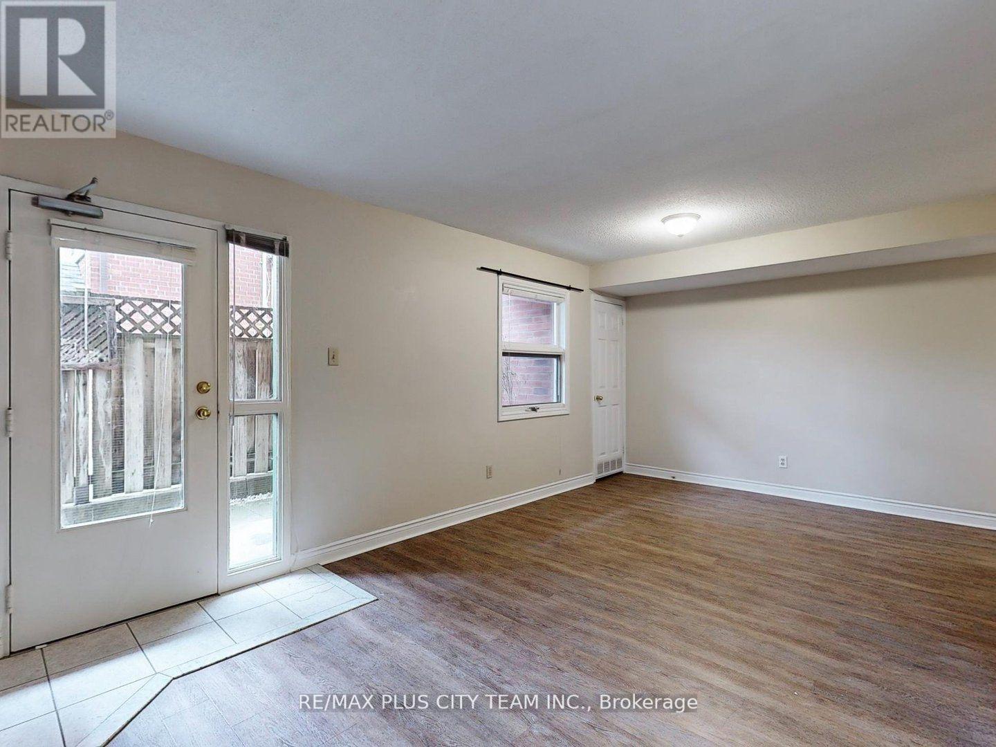 1 - 183 Nelson Street, Oakville, Ontario  L6L 3J4 - Photo 6 - W12730148