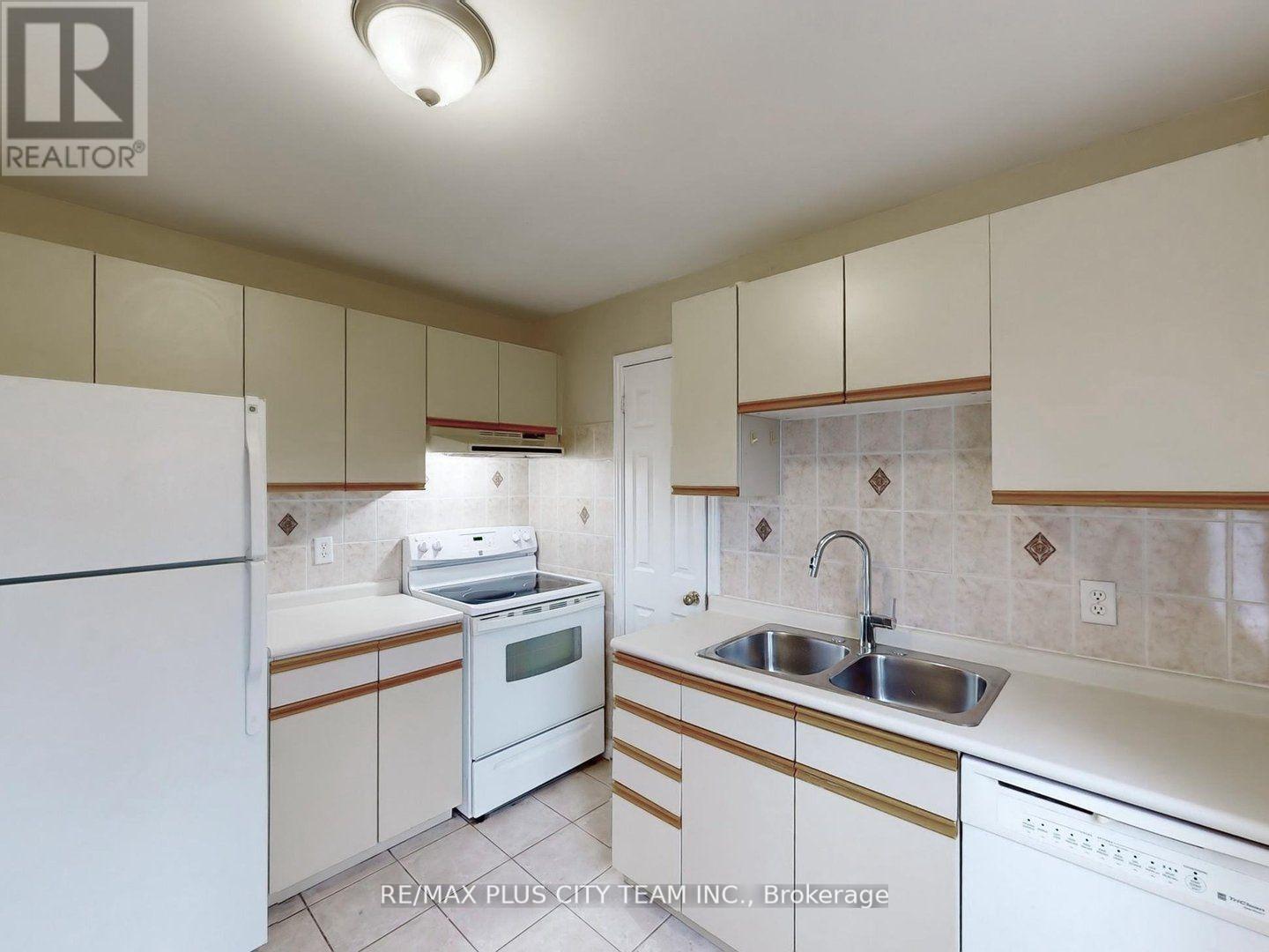 1 - 183 Nelson Street, Oakville, Ontario  L6L 3J4 - Photo 8 - W12730148